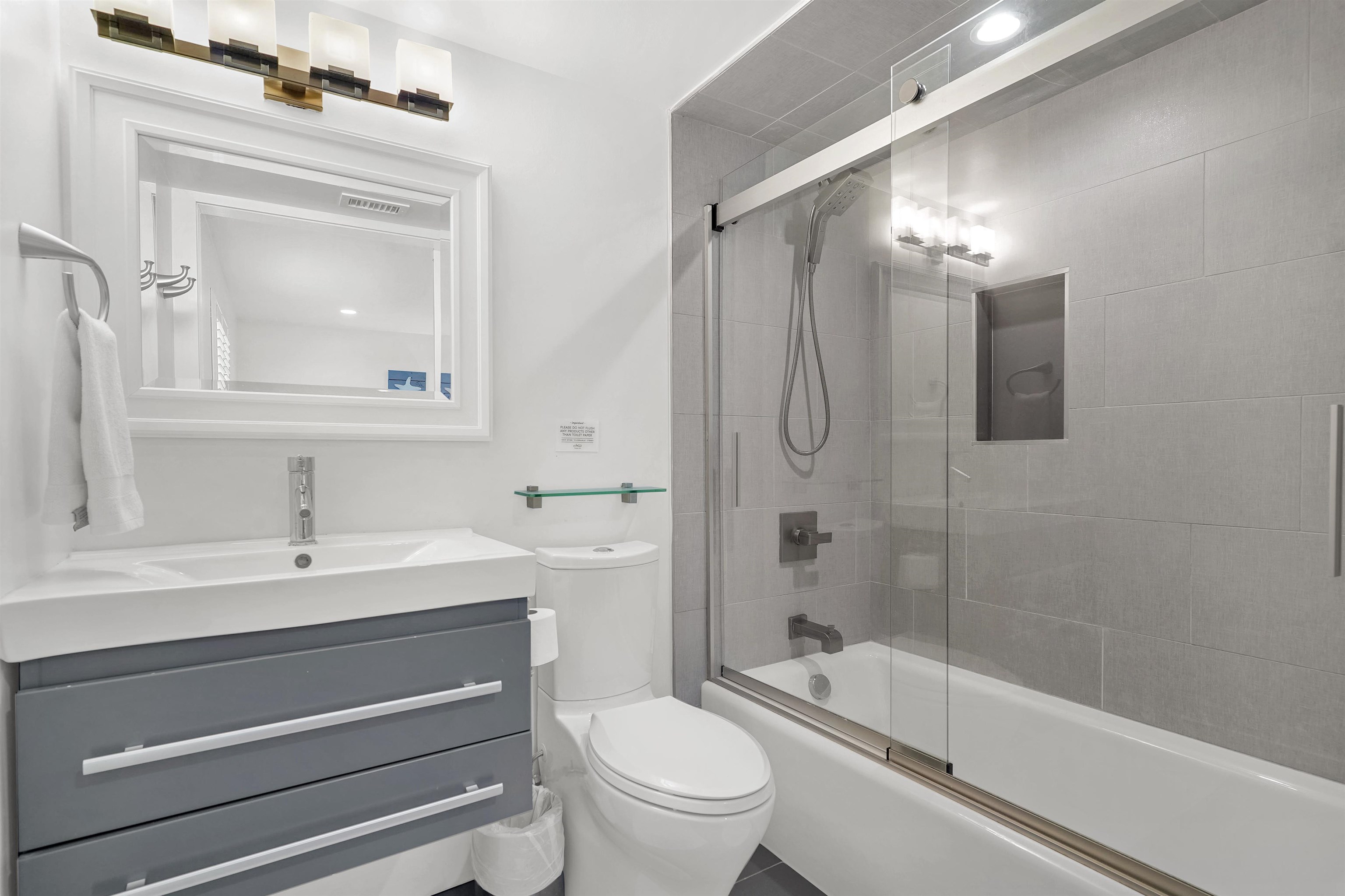 Image 19 of 60 For 1 E Street  