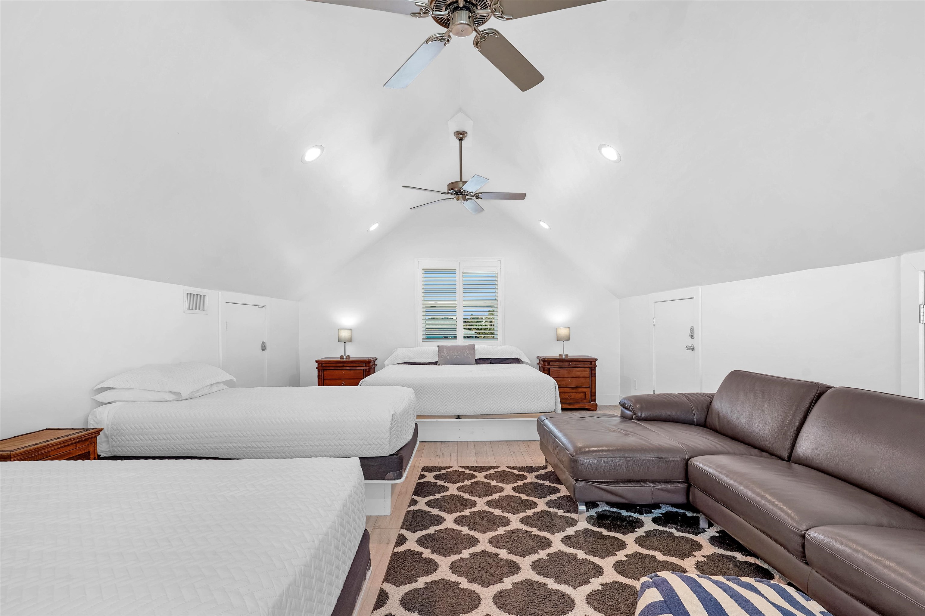 Image 32 of 60 For 1 E Street  