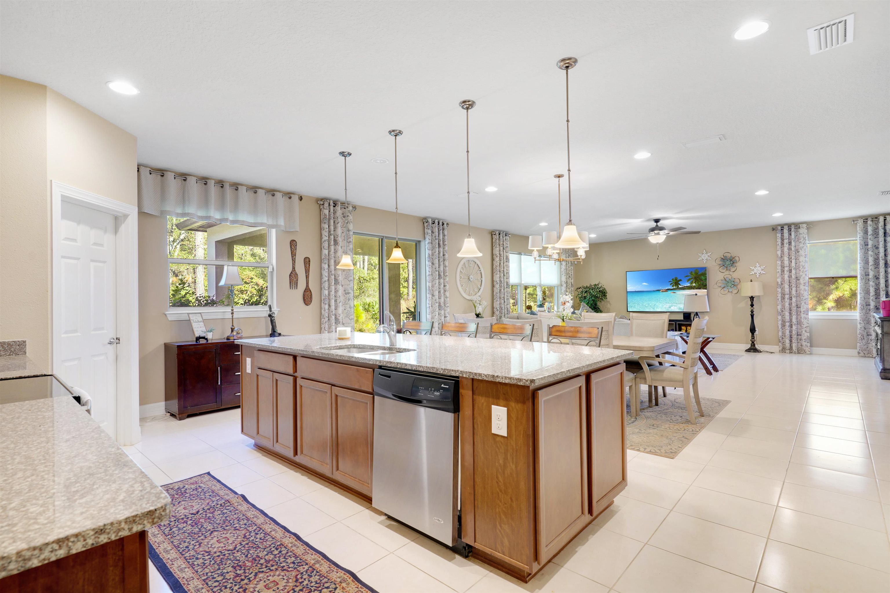 Image 11 of 55 For 247 Los Alamos St