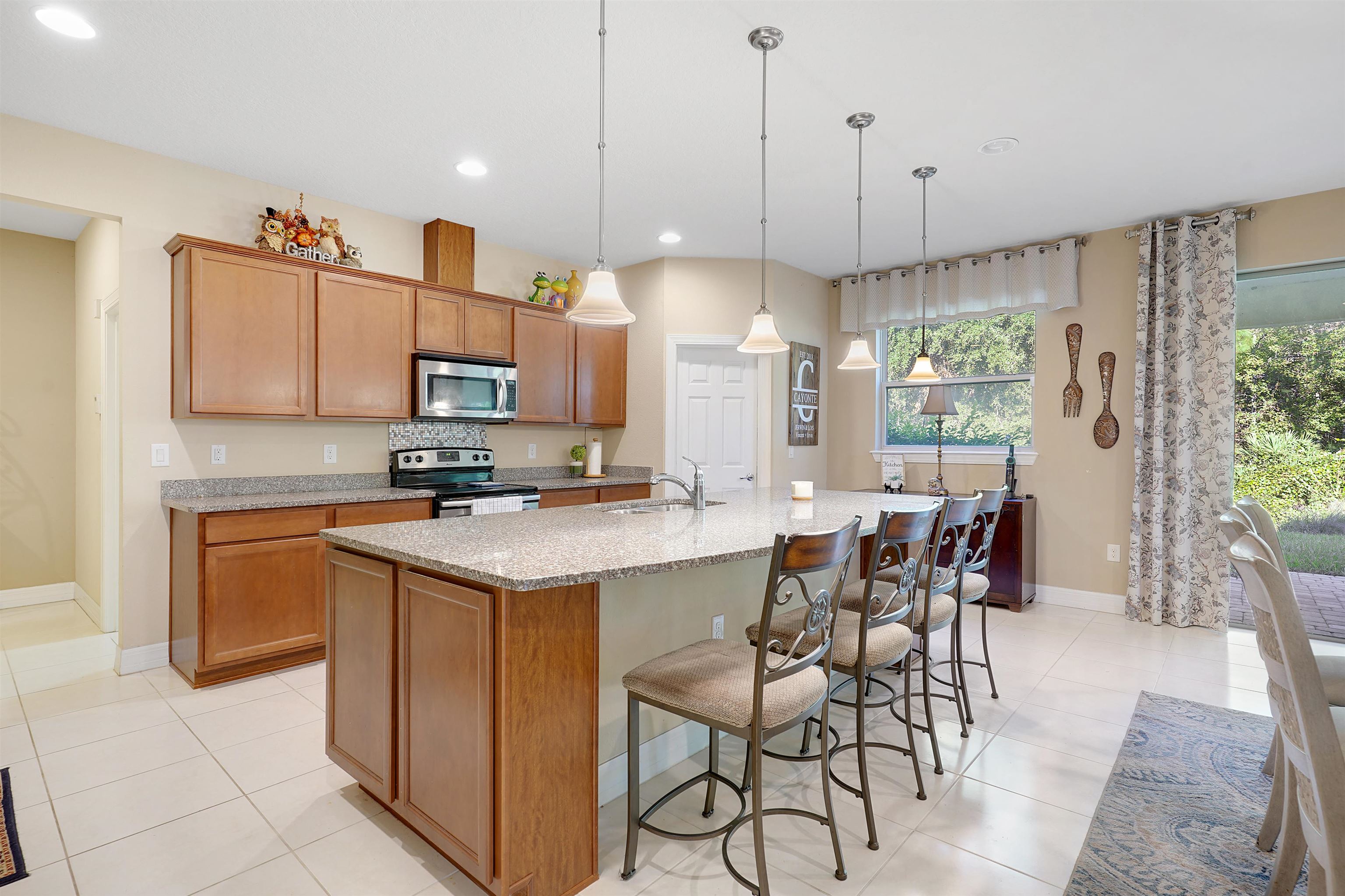 Image 12 of 55 For 247 Los Alamos St