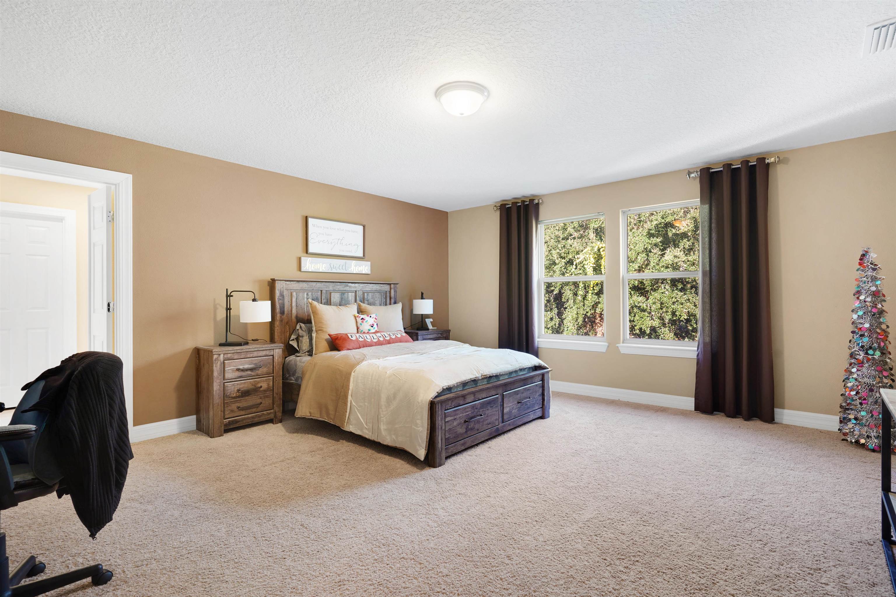 Image 17 of 55 For 247 Los Alamos St