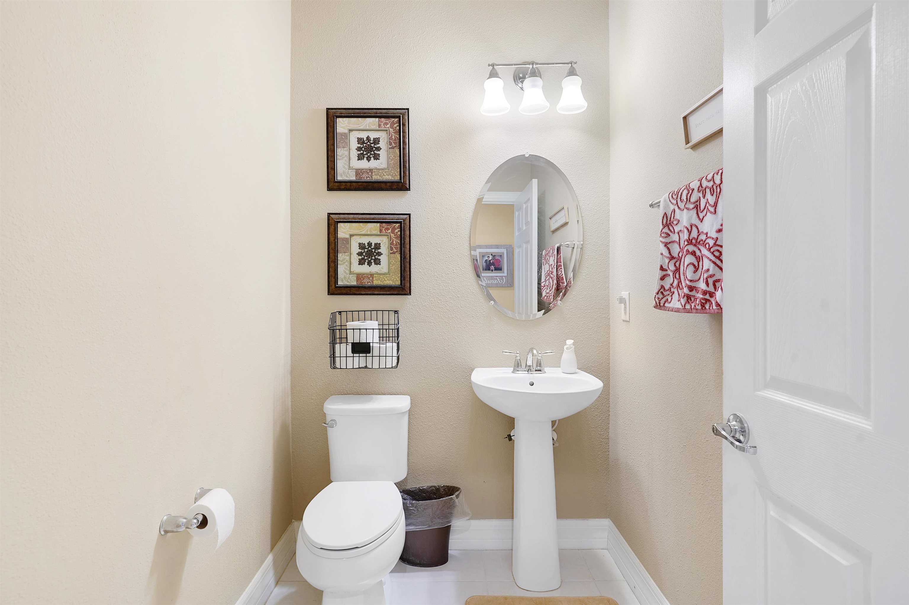 Image 22 of 55 For 247 Los Alamos St