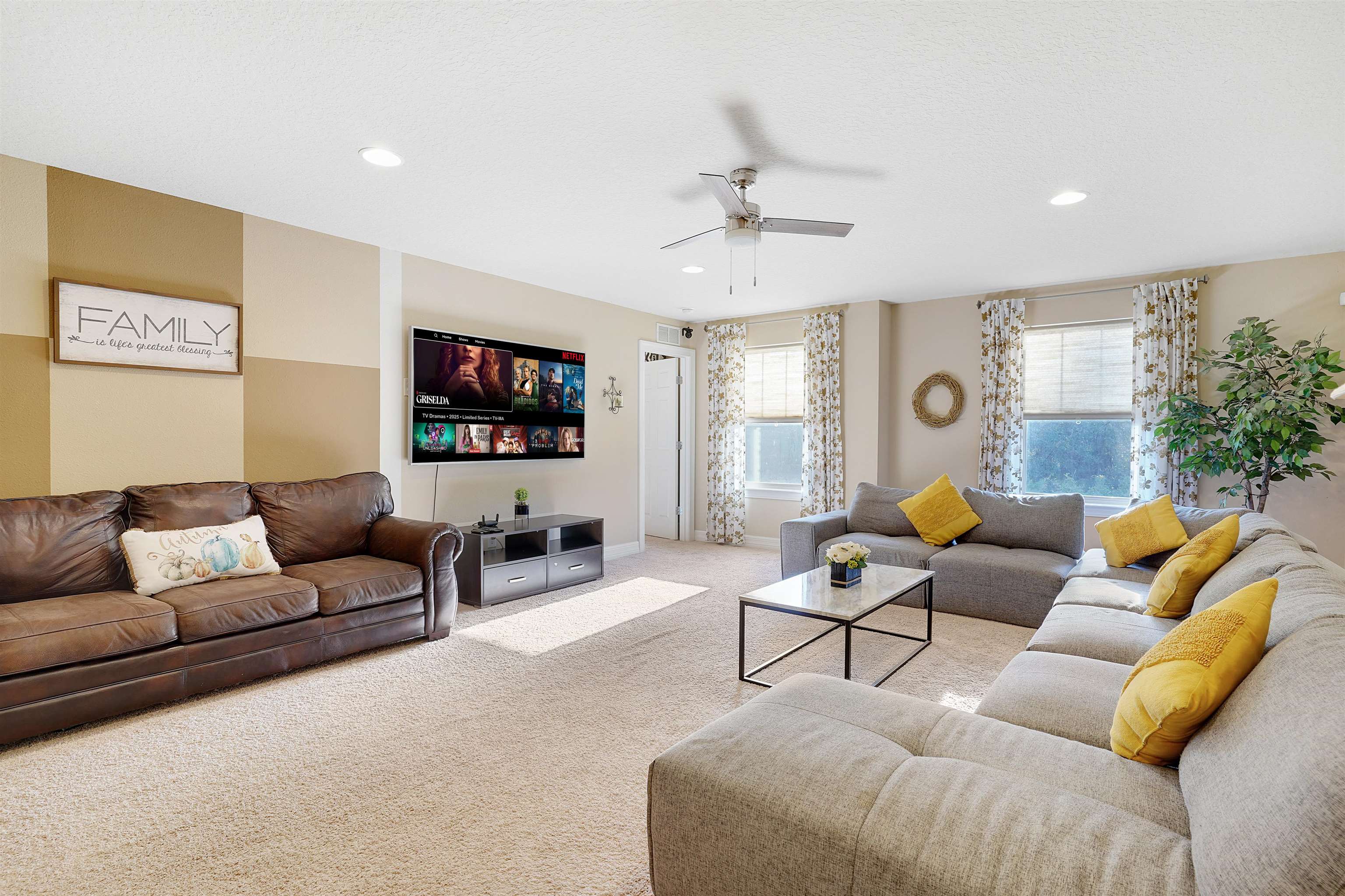 Image 24 of 55 For 247 Los Alamos St