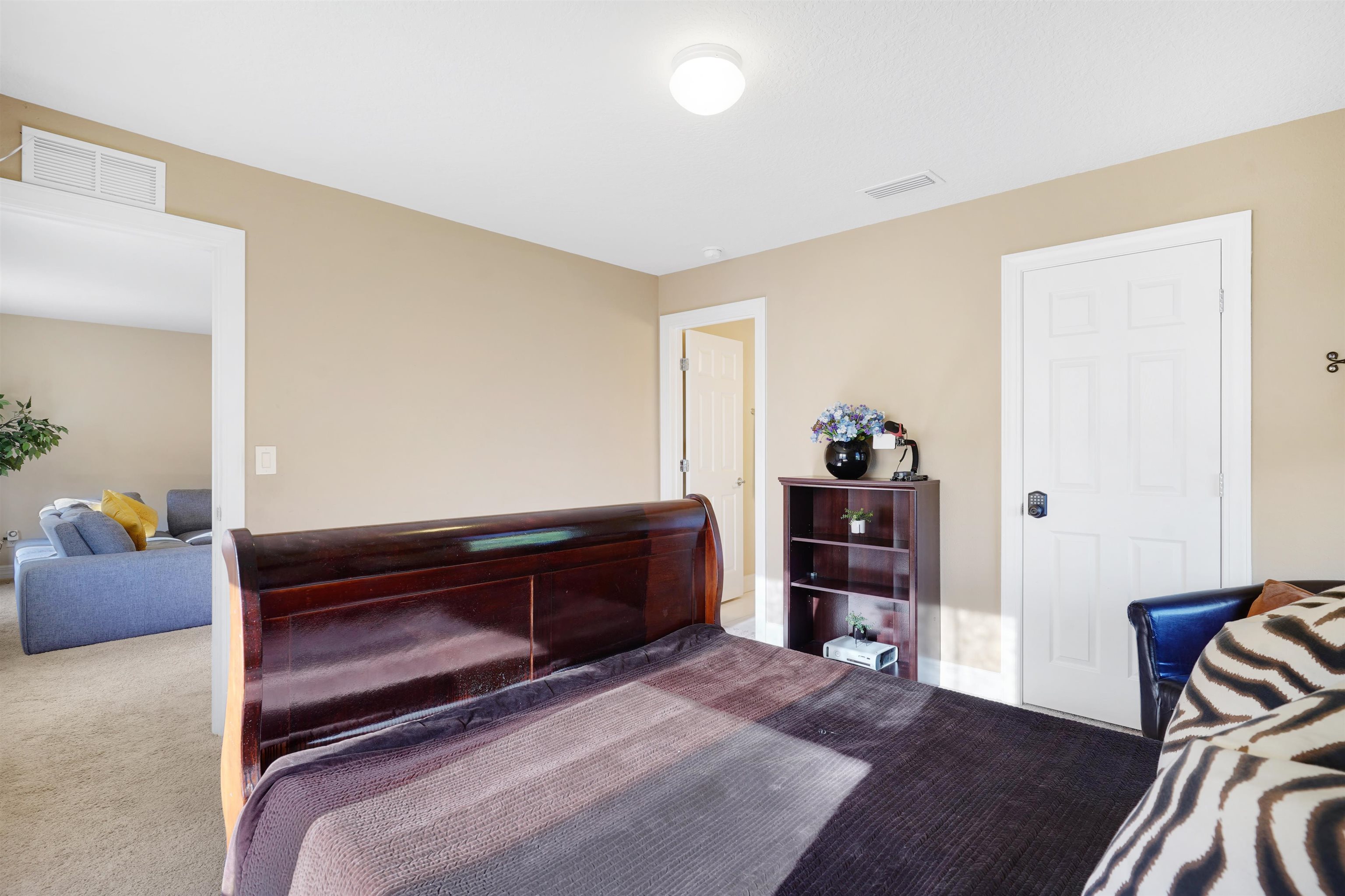 Image 28 of 55 For 247 Los Alamos St