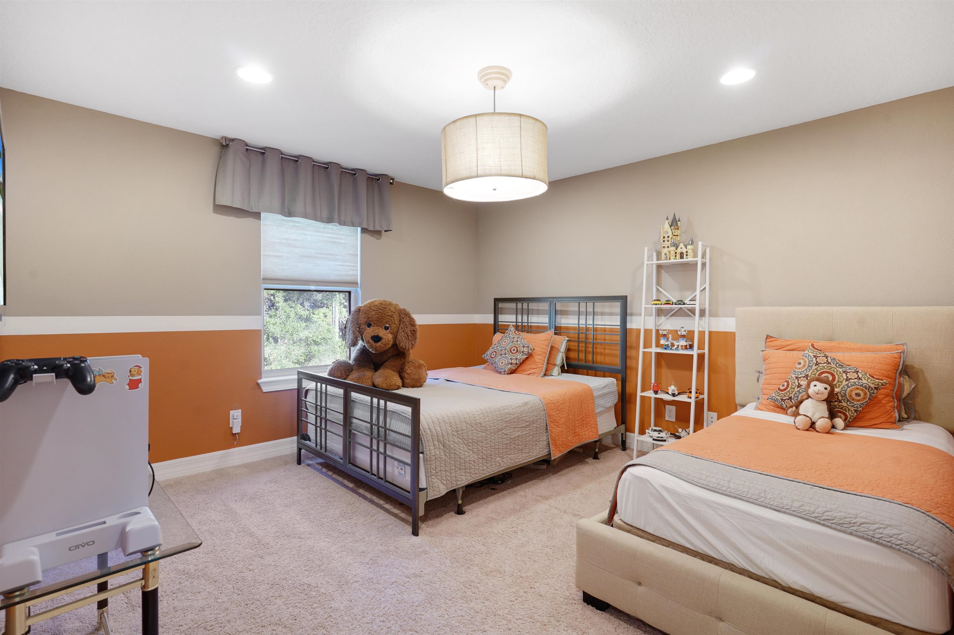 Image 33 of 55 For 247 Los Alamos St