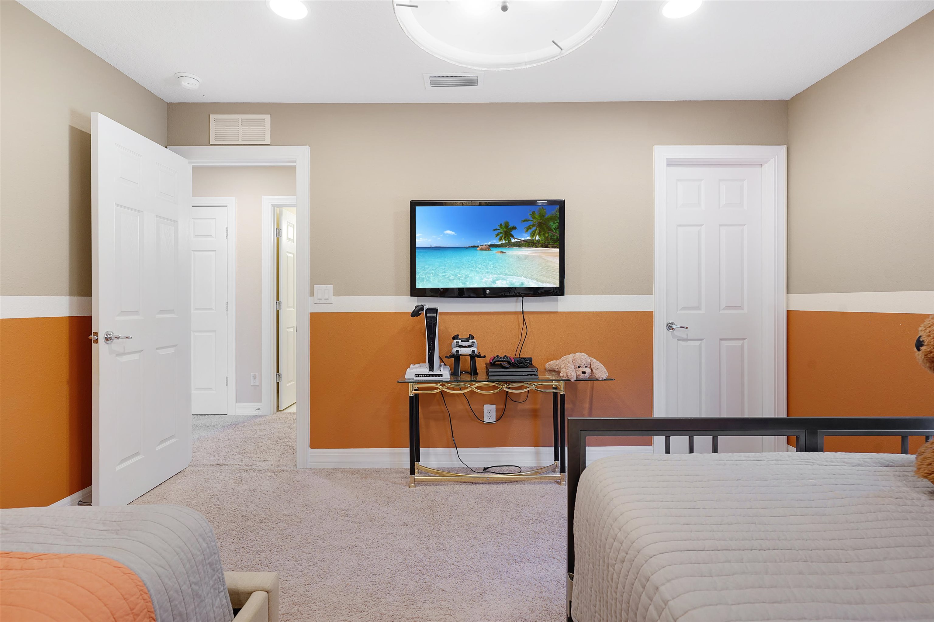 Image 34 of 55 For 247 Los Alamos St