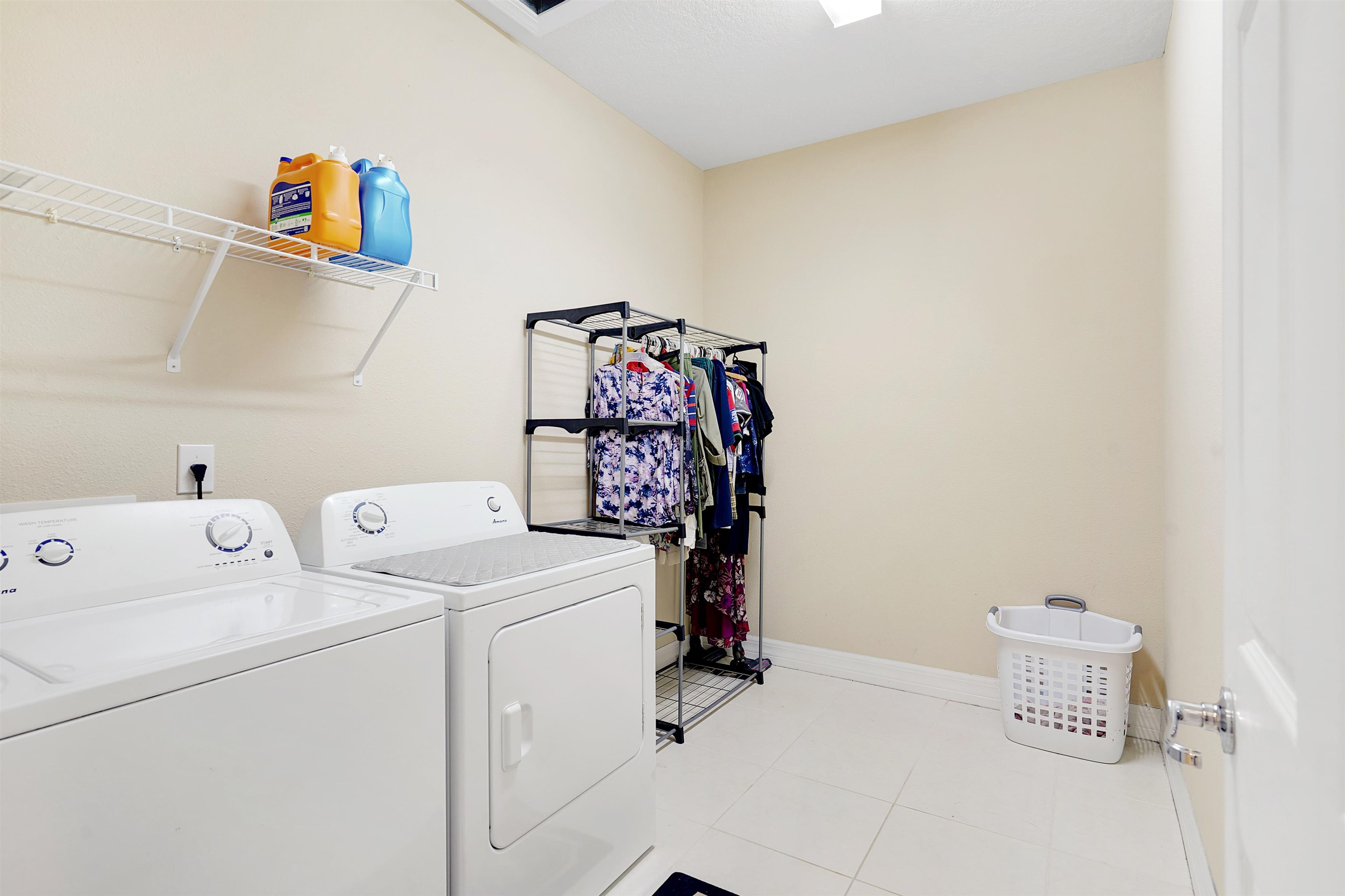 Image 42 of 55 For 247 Los Alamos St