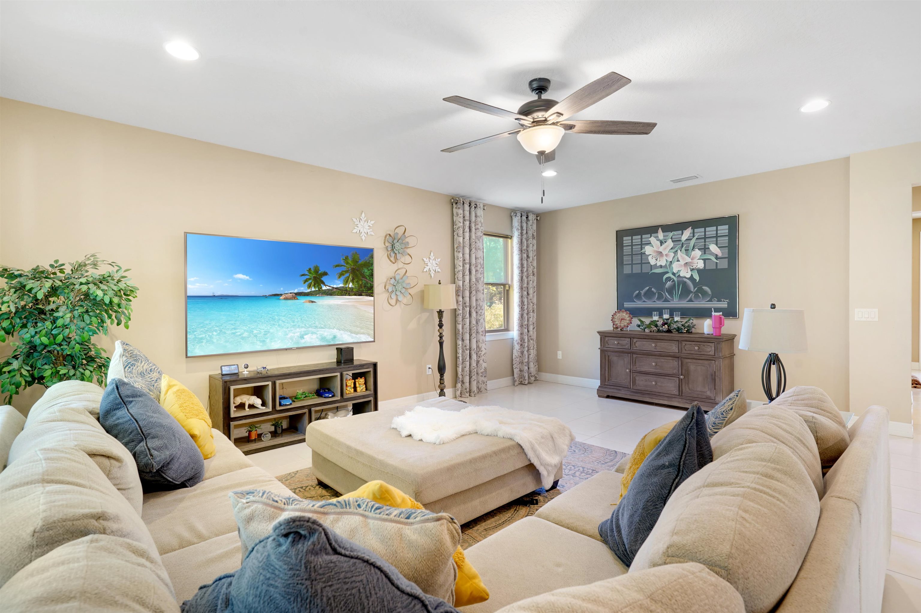 Image 8 of 55 For 247 Los Alamos St