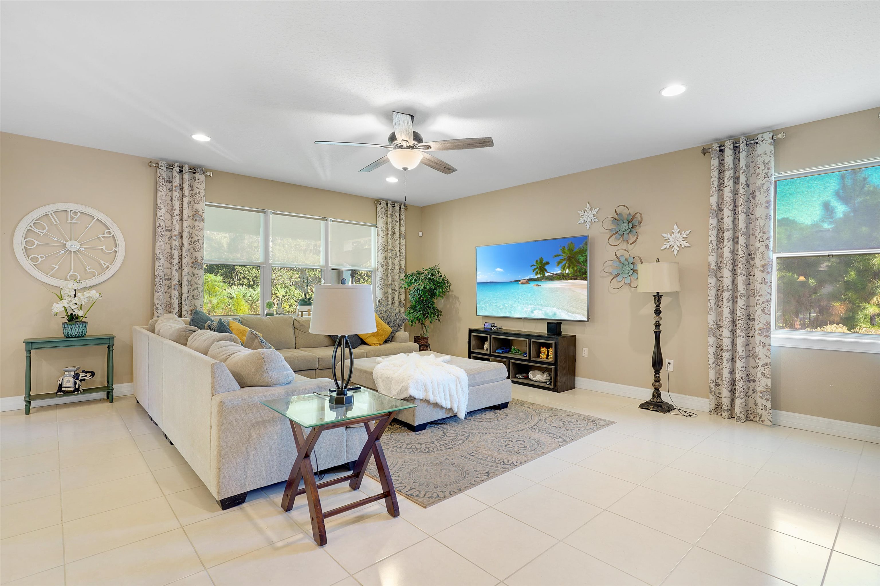 Image 9 of 55 For 247 Los Alamos St