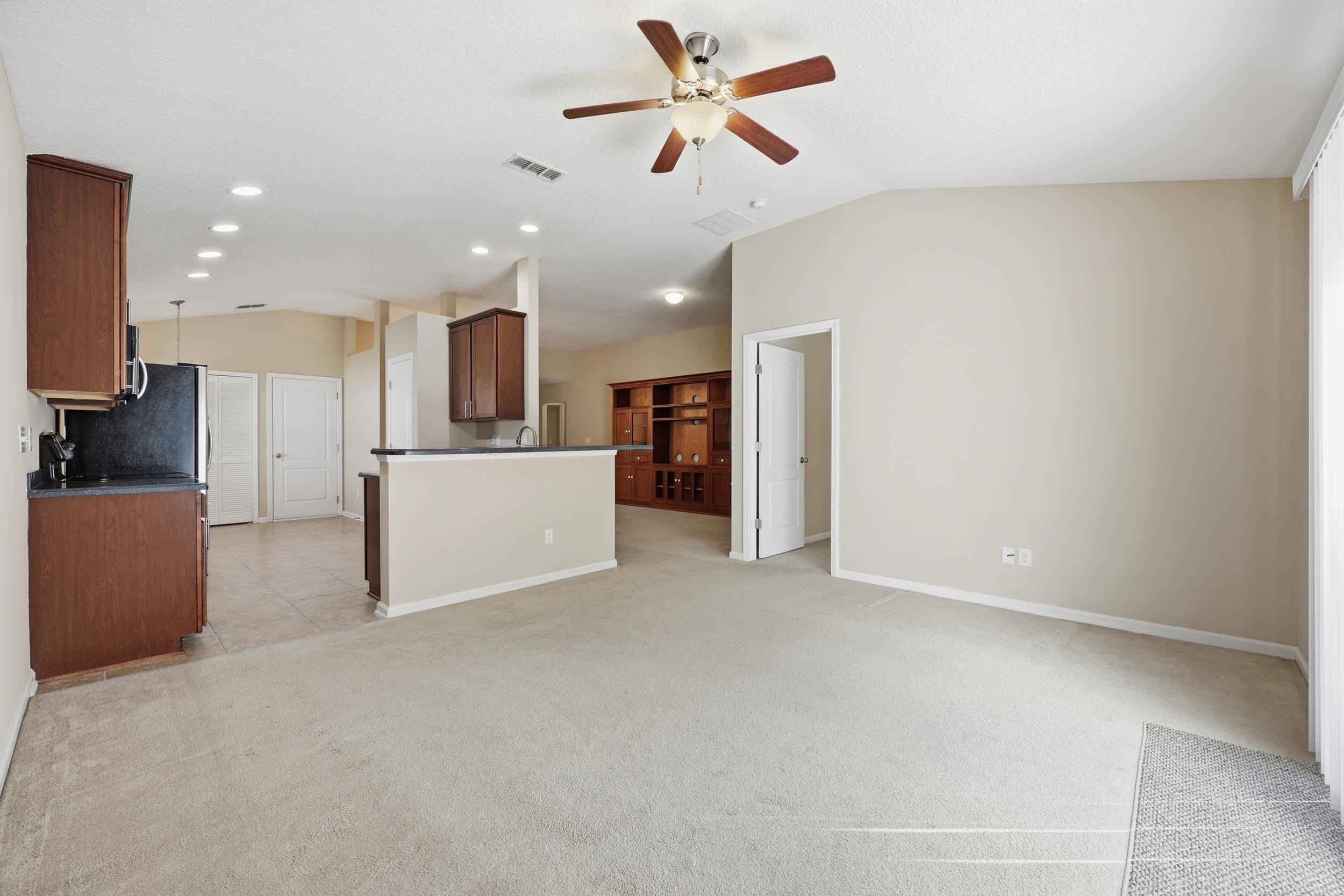 Image 11 of 55 For 199 Twin Lakes Dr