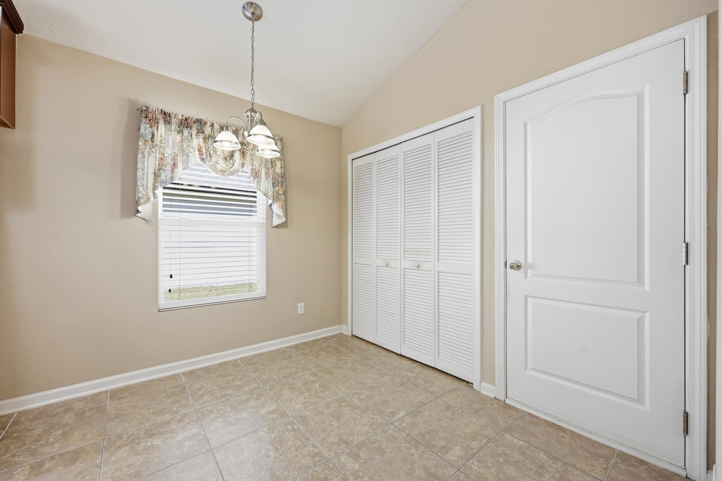 Image 14 of 55 For 199 Twin Lakes Dr