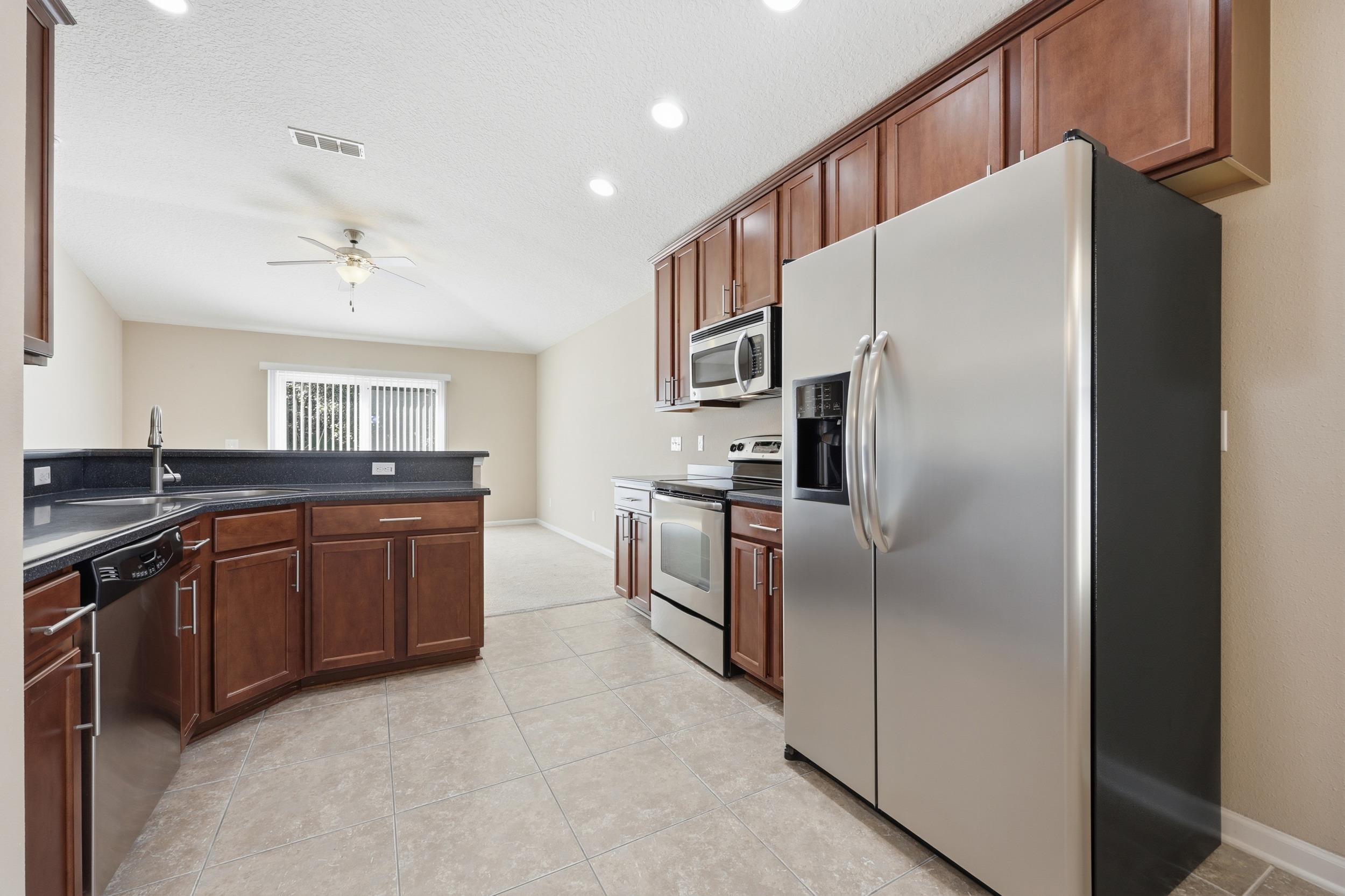 Image 16 of 55 For 199 Twin Lakes Dr