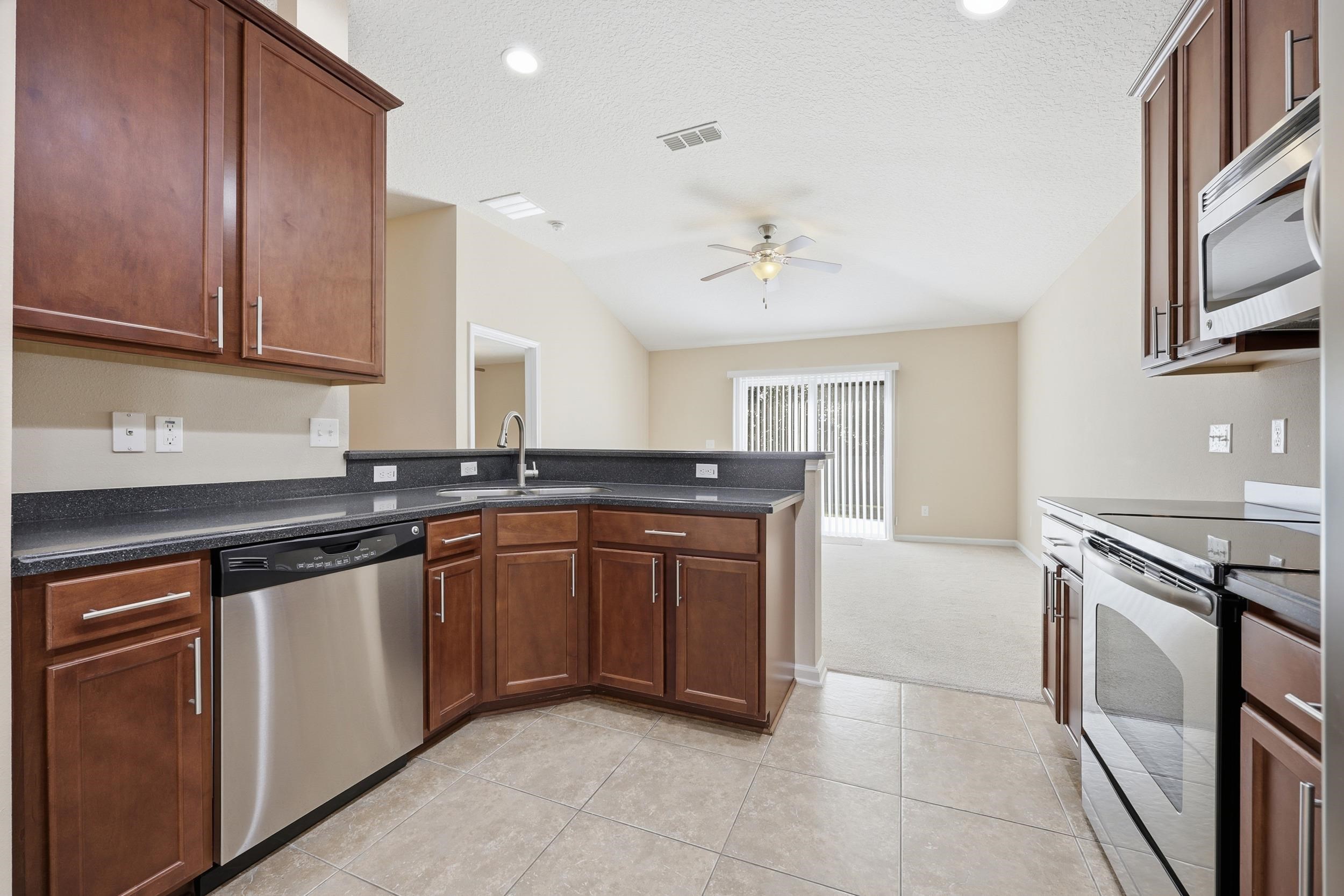 Image 17 of 55 For 199 Twin Lakes Dr