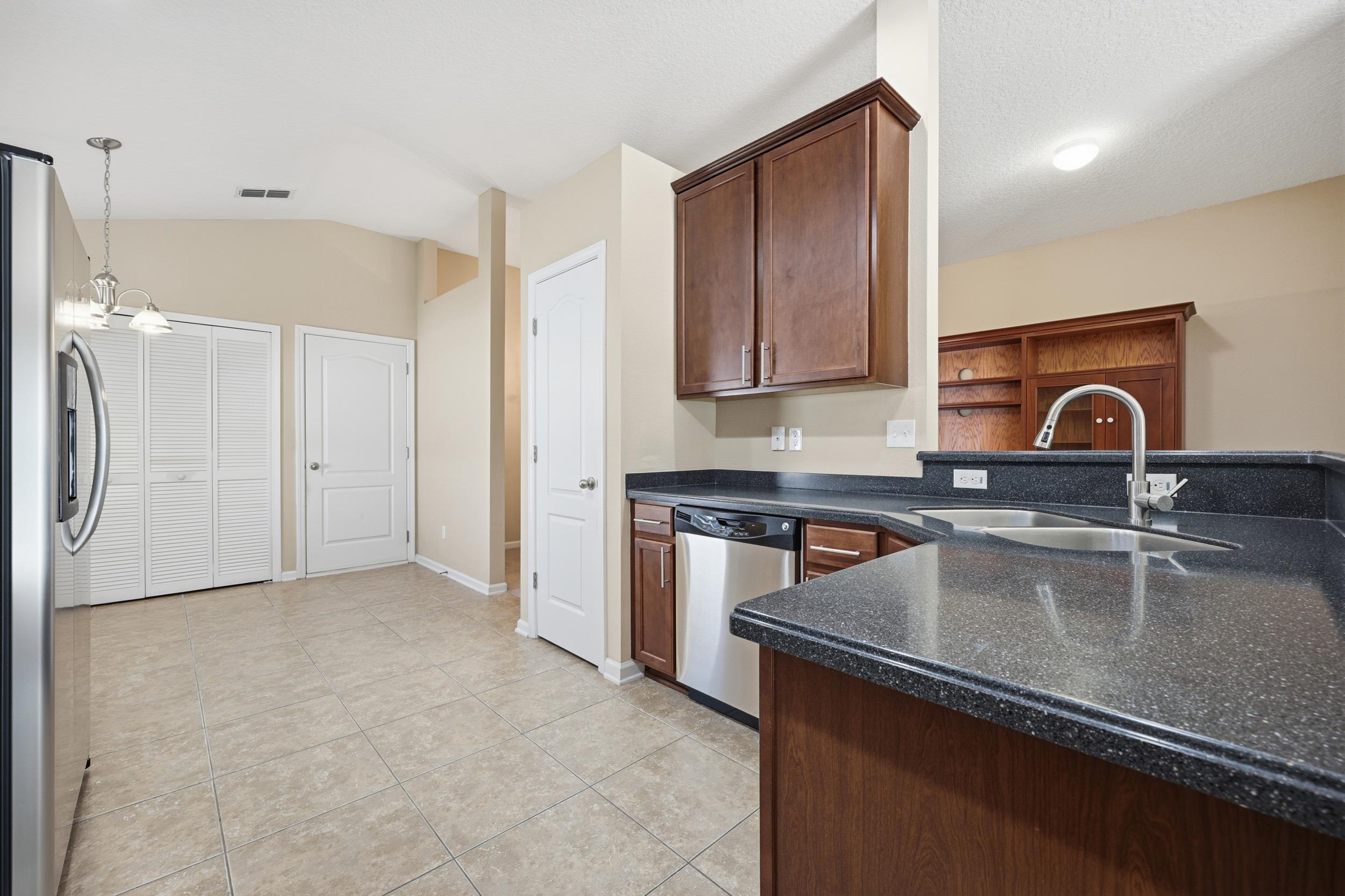 Image 18 of 55 For 199 Twin Lakes Dr