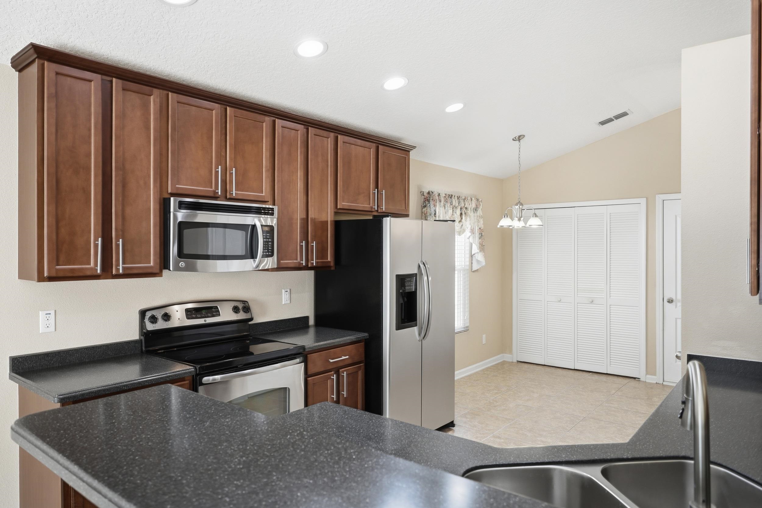 Image 20 of 55 For 199 Twin Lakes Dr