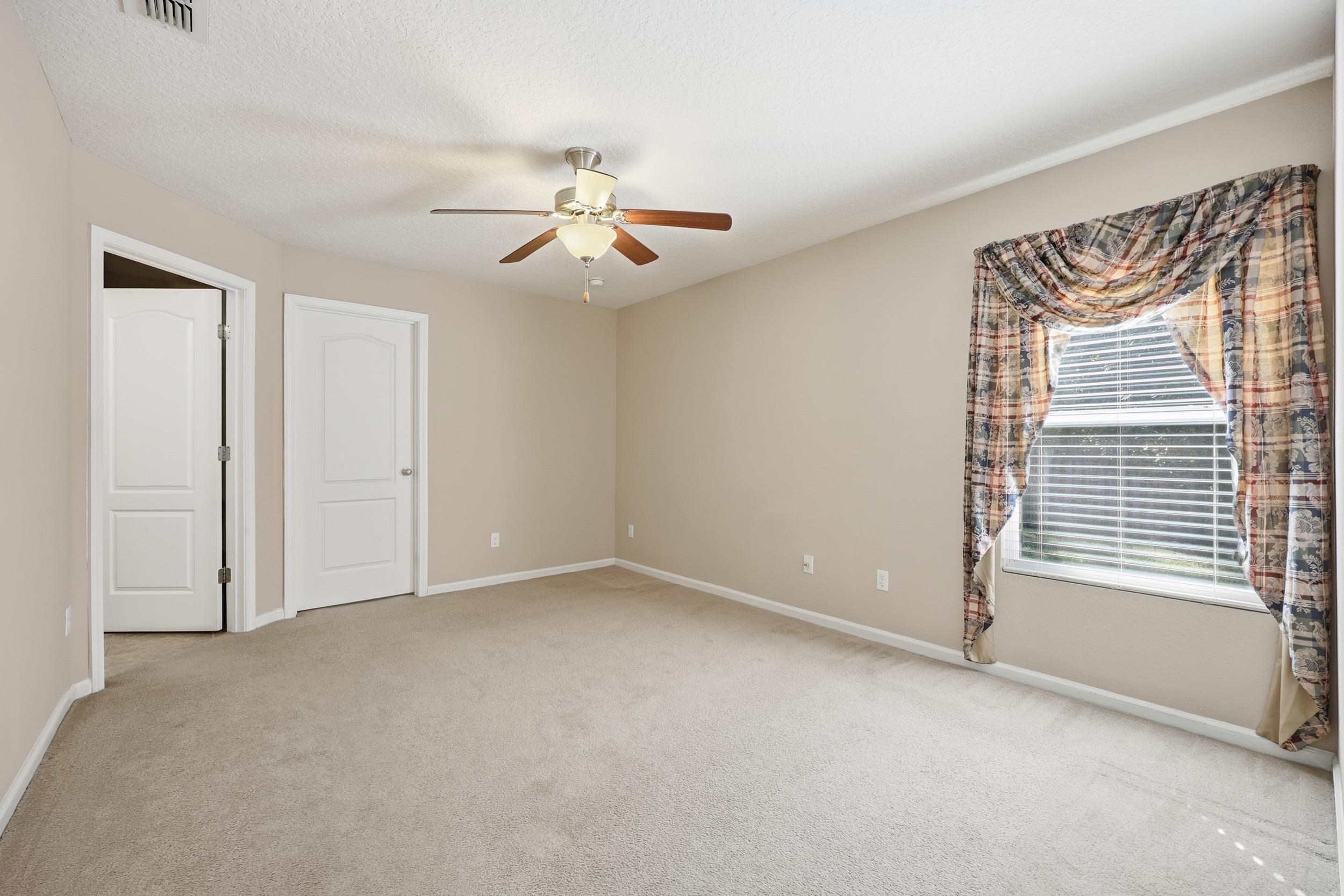 Image 21 of 55 For 199 Twin Lakes Dr