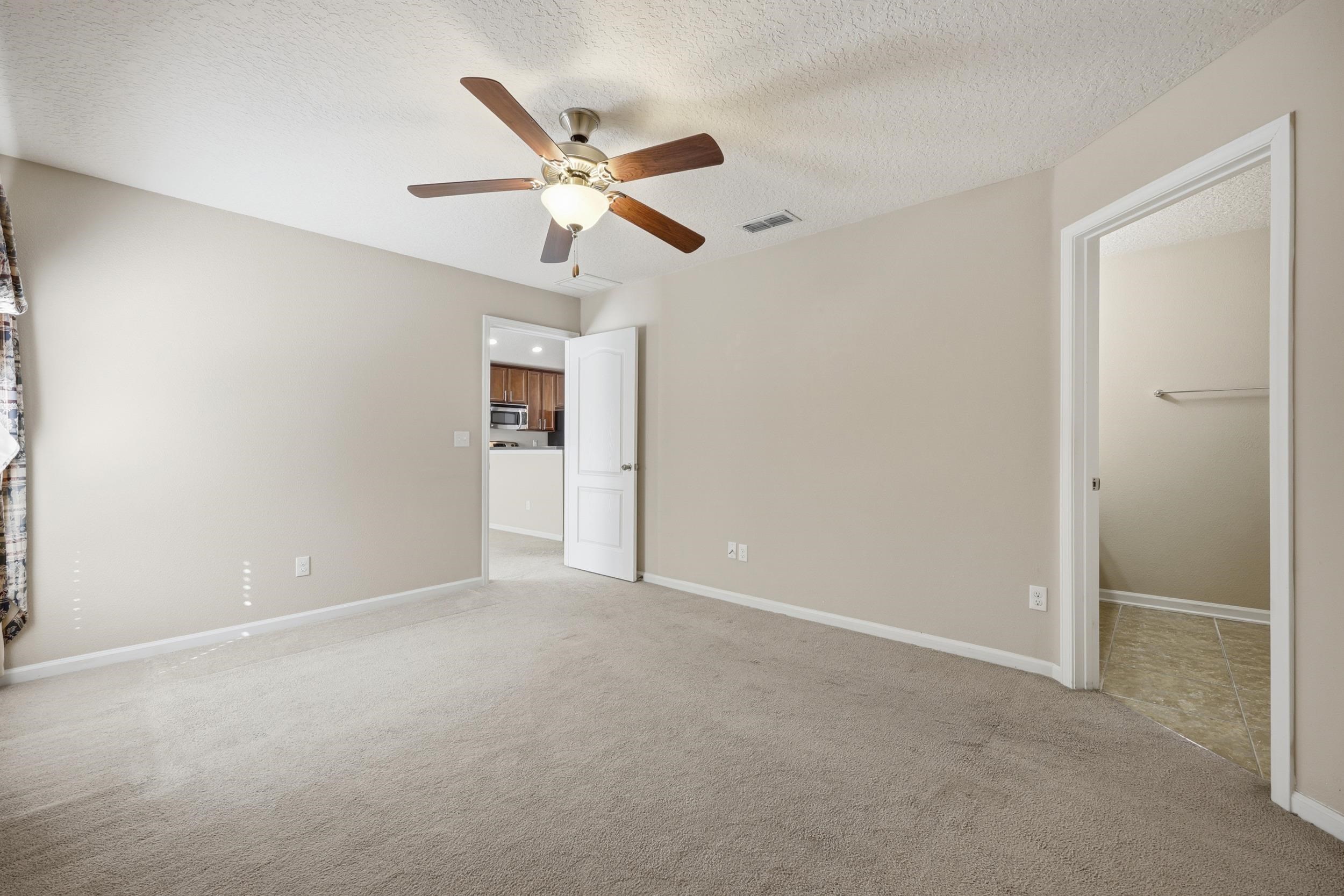 Image 22 of 55 For 199 Twin Lakes Dr