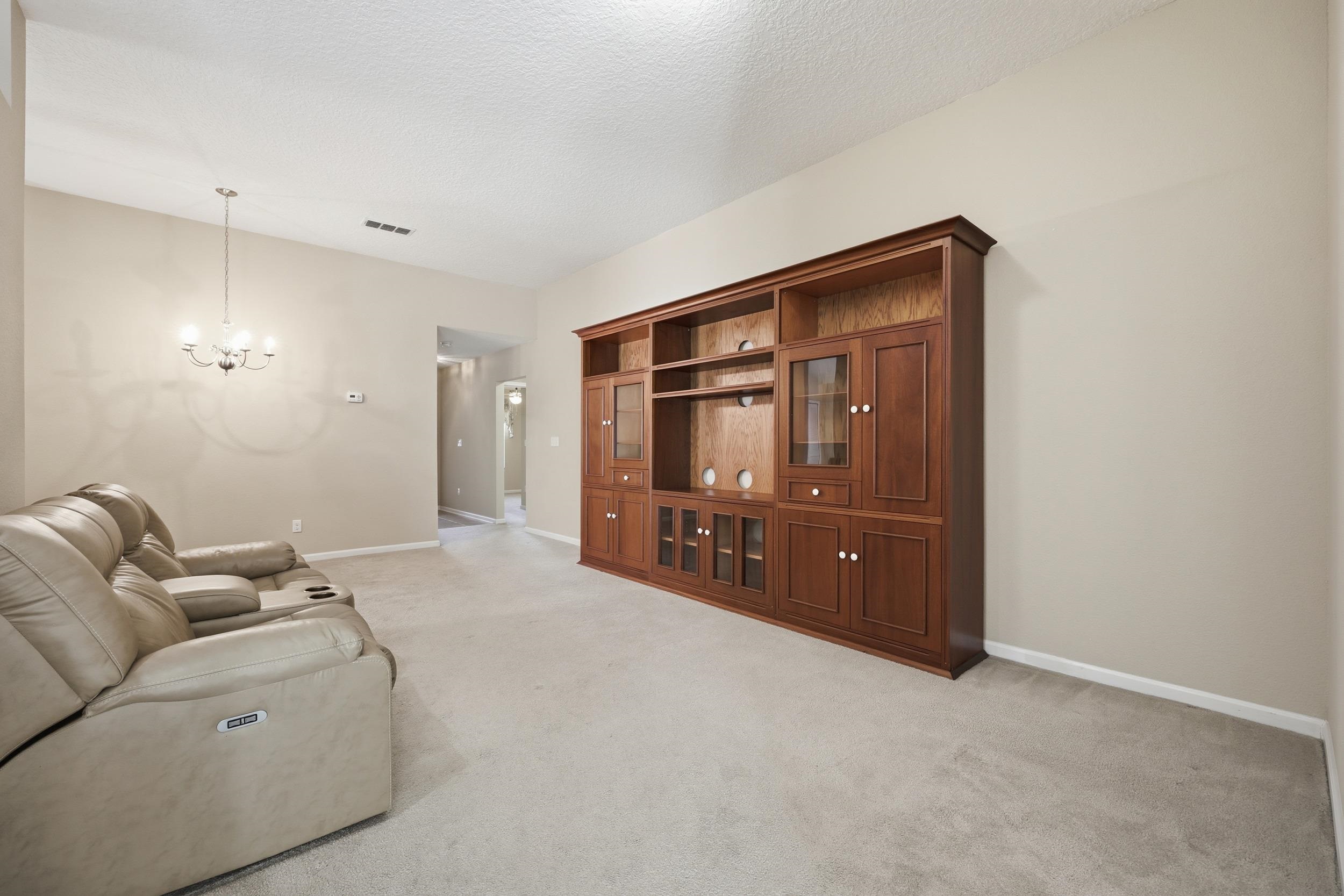 Image 8 of 55 For 199 Twin Lakes Dr