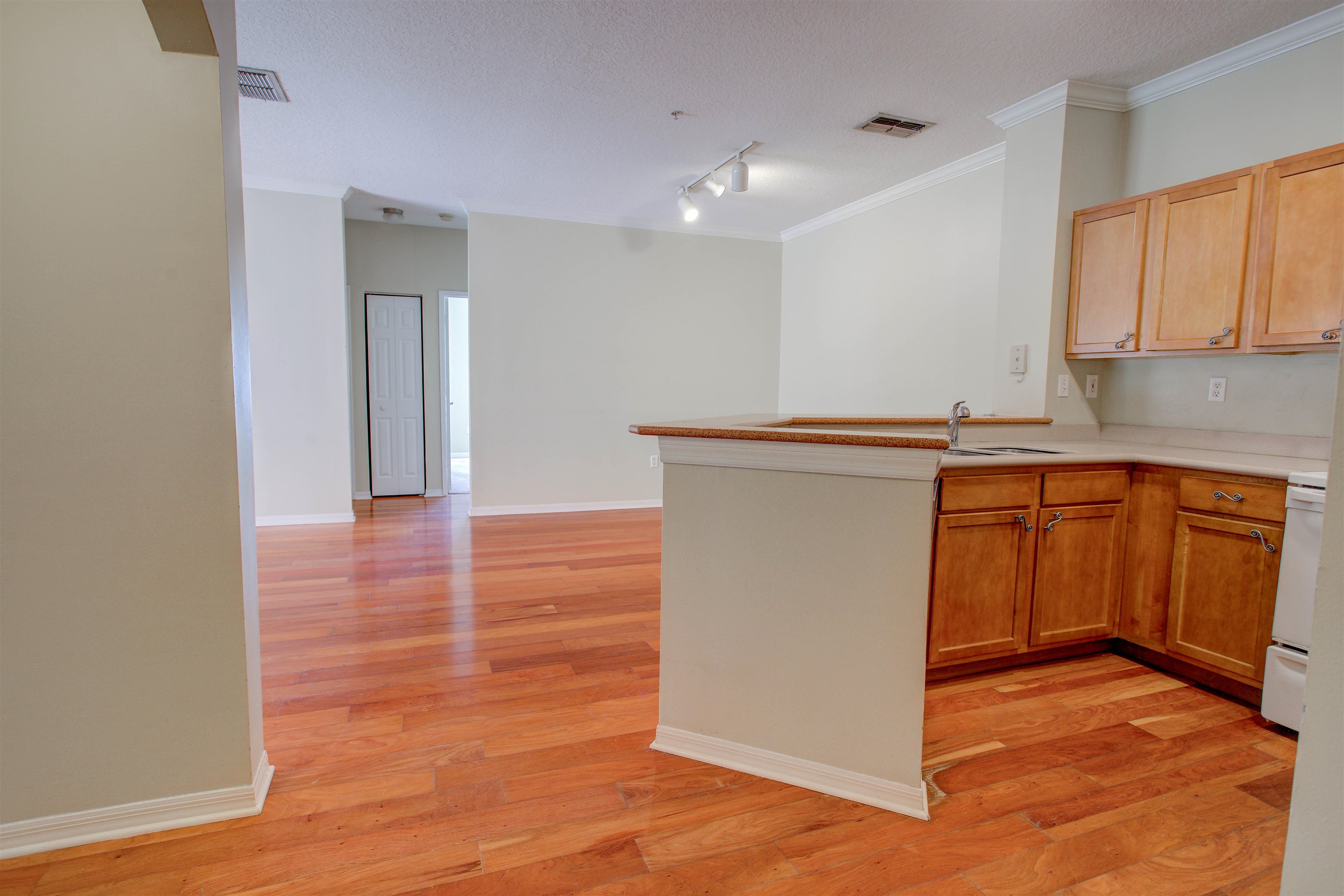 Image 13 of 93 For 520 Florida Club Blvd  112