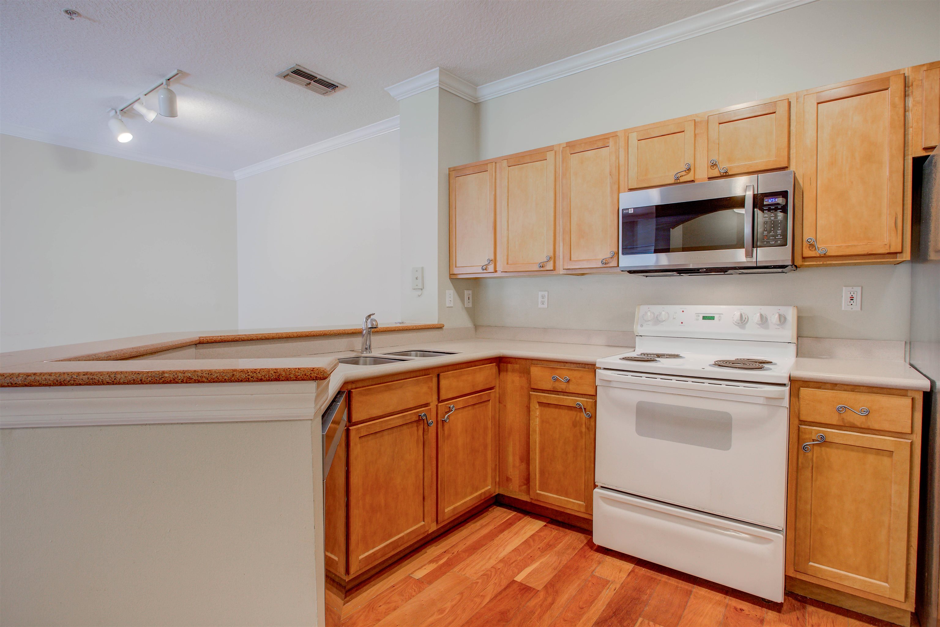 Image 14 of 93 For 520 Florida Club Blvd  112