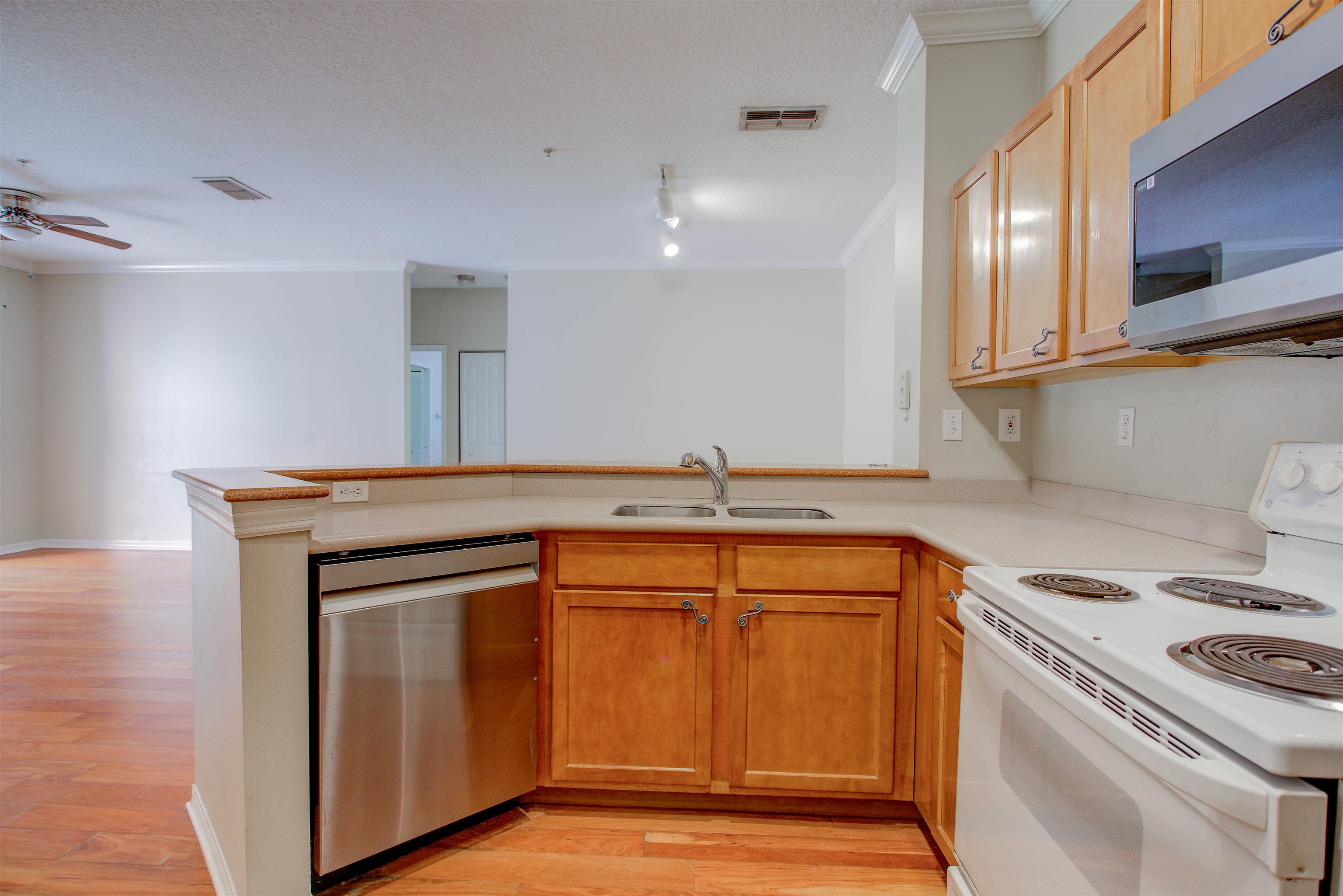 Image 19 of 93 For 520 Florida Club Blvd  112