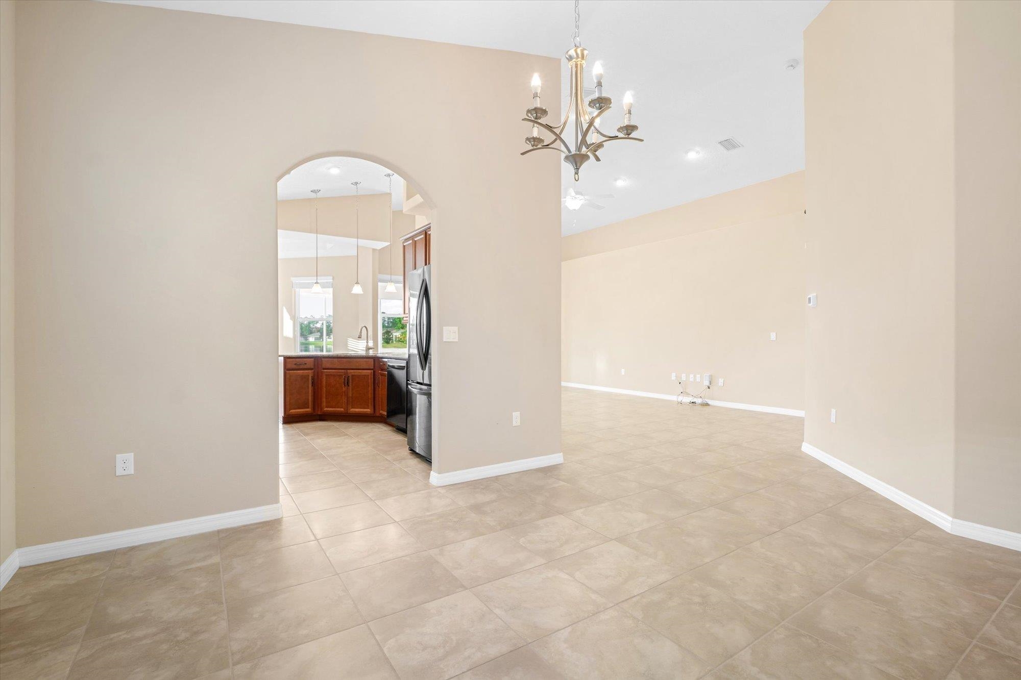 Image 11 of 56 For 76 Park Place Cir