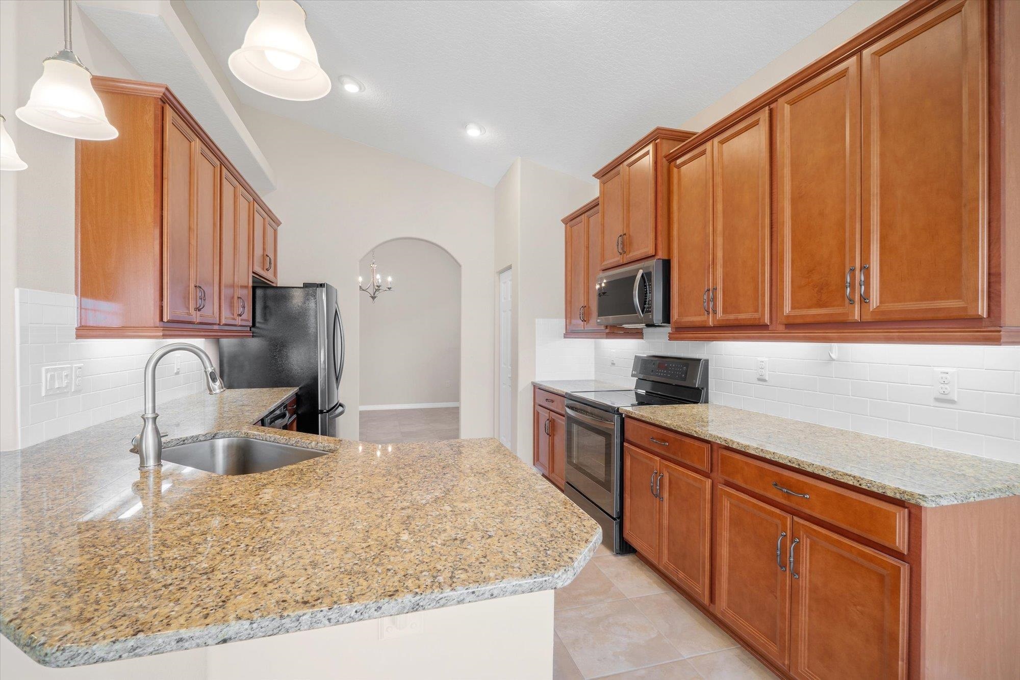 Image 18 of 56 For 76 Park Place Cir