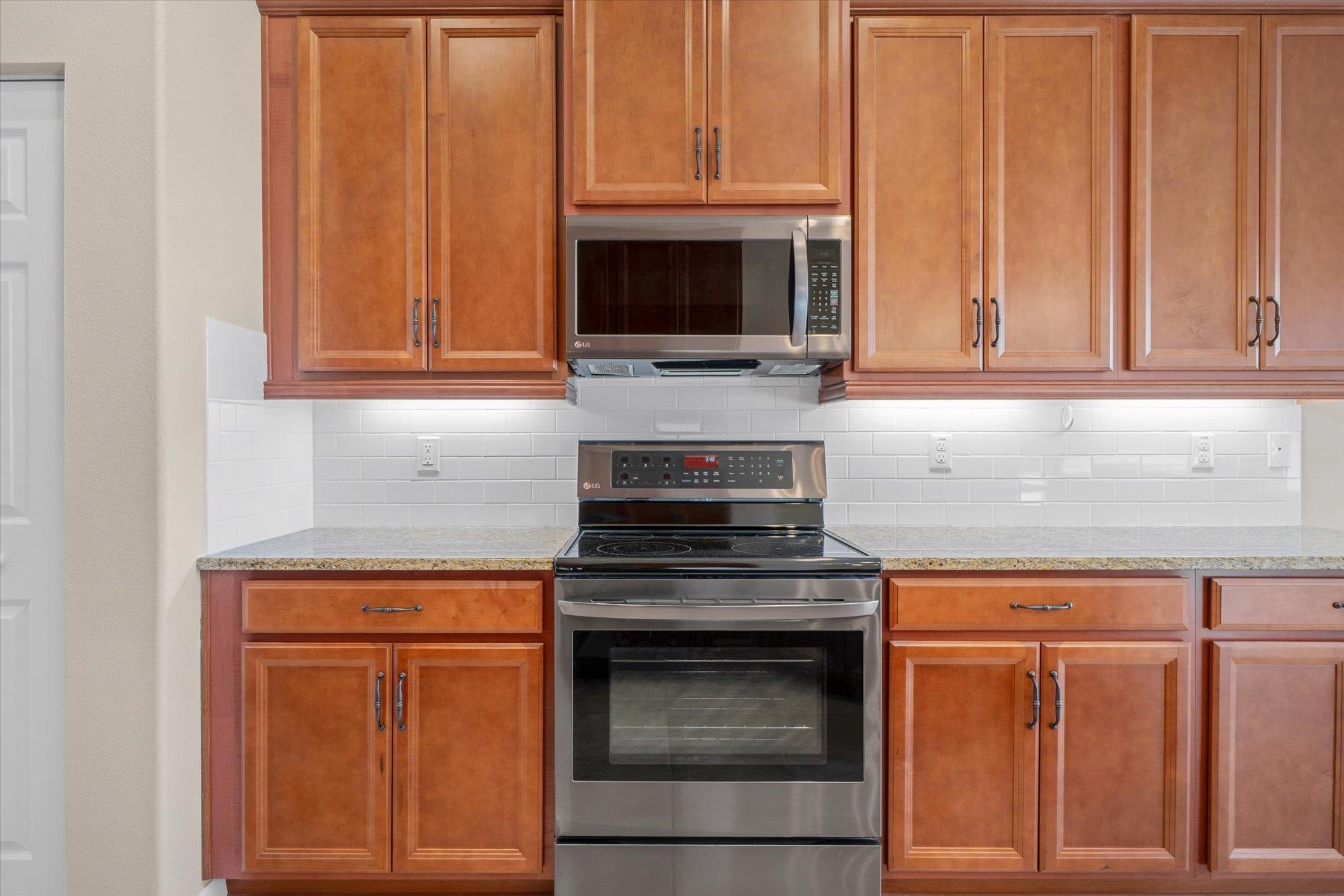 Image 20 of 56 For 76 Park Place Cir