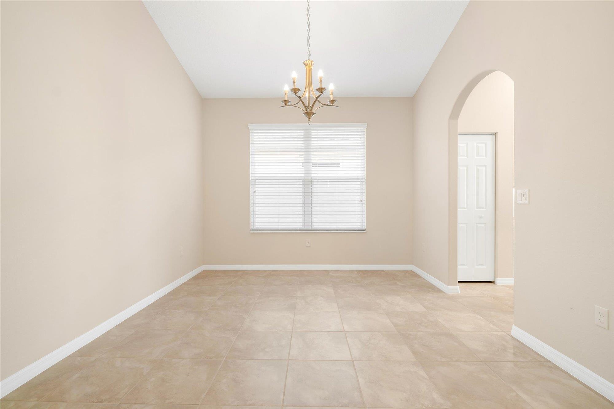 Image 22 of 56 For 76 Park Place Cir