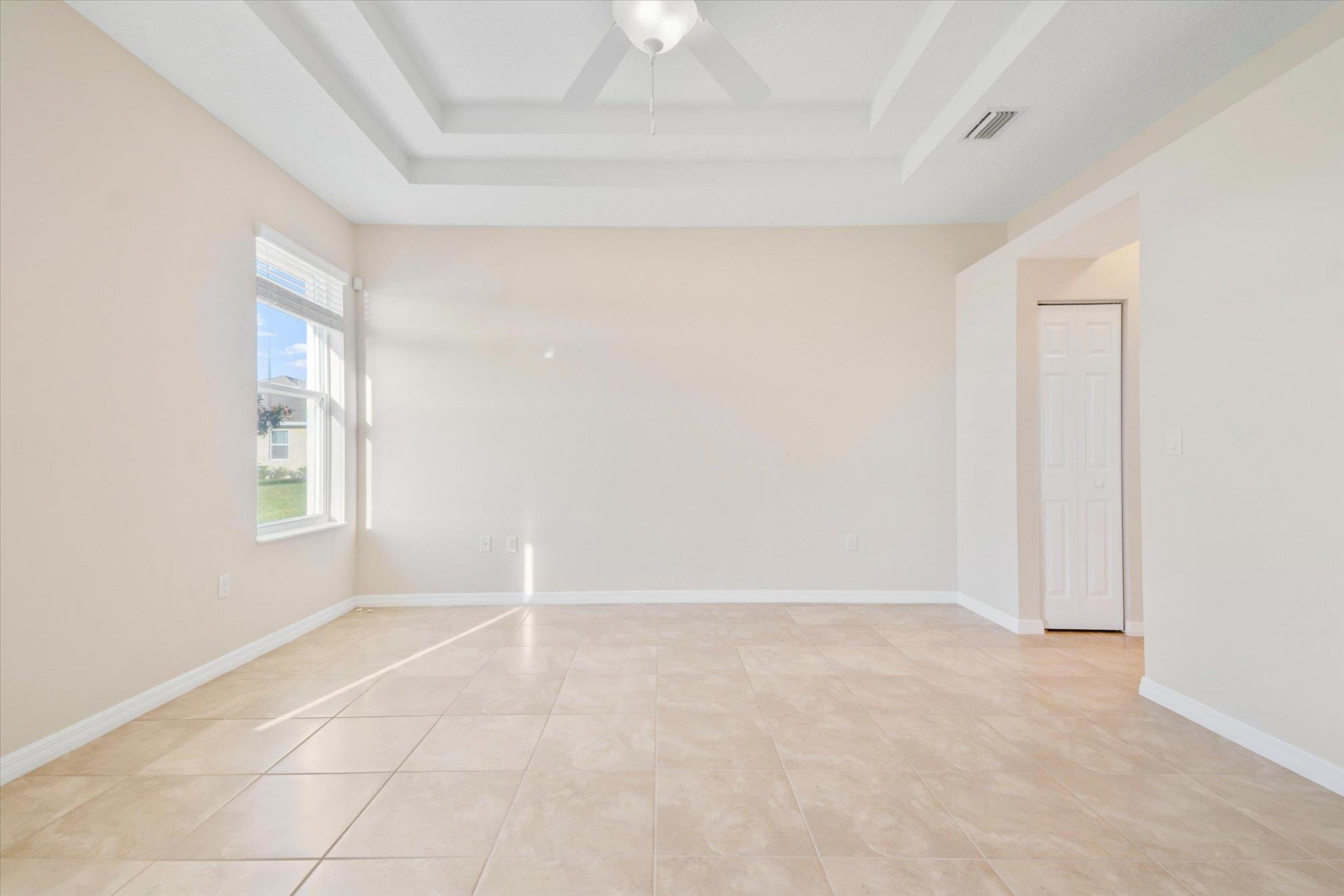 Image 24 of 56 For 76 Park Place Cir