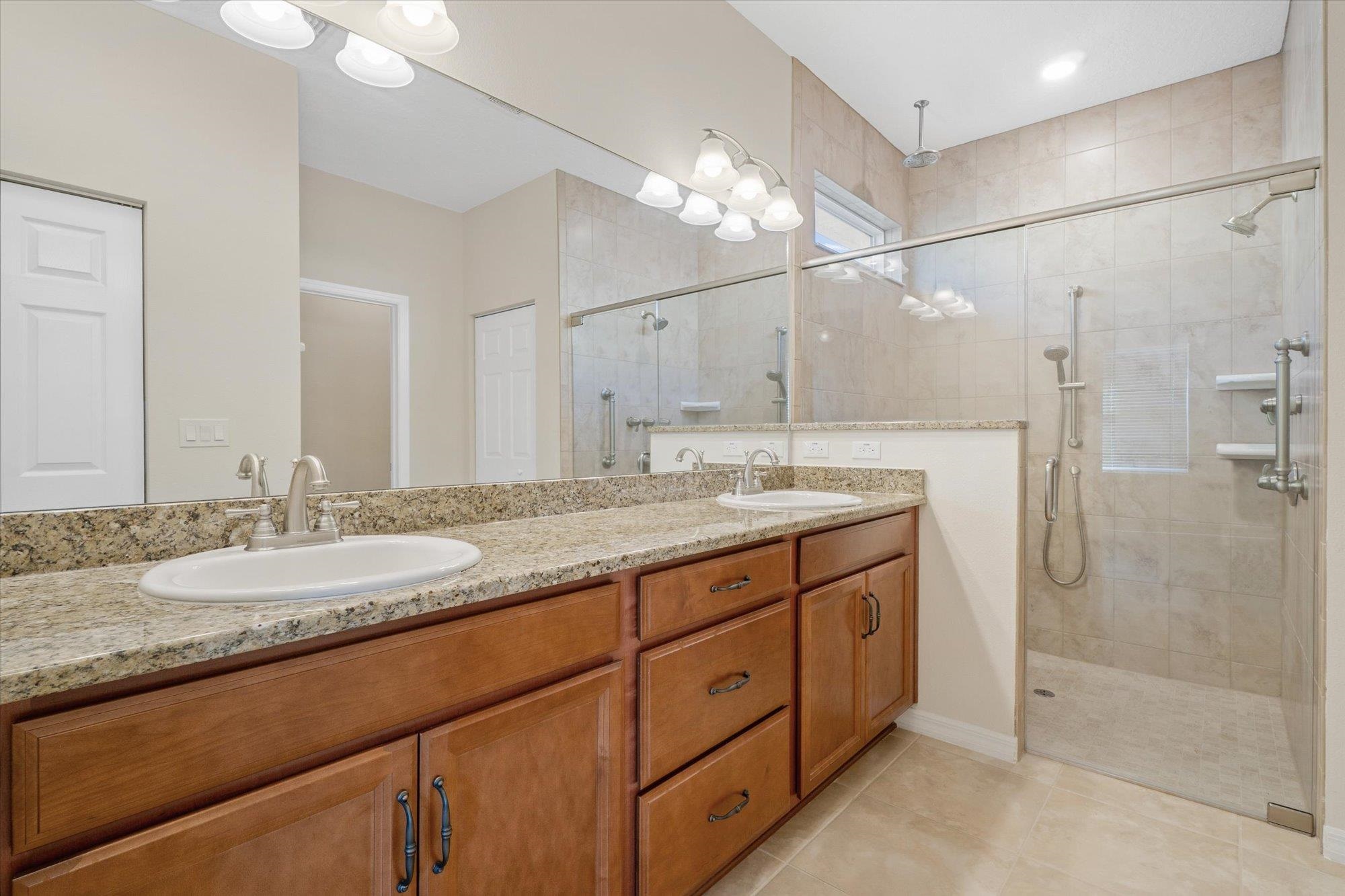 Image 26 of 56 For 76 Park Place Cir