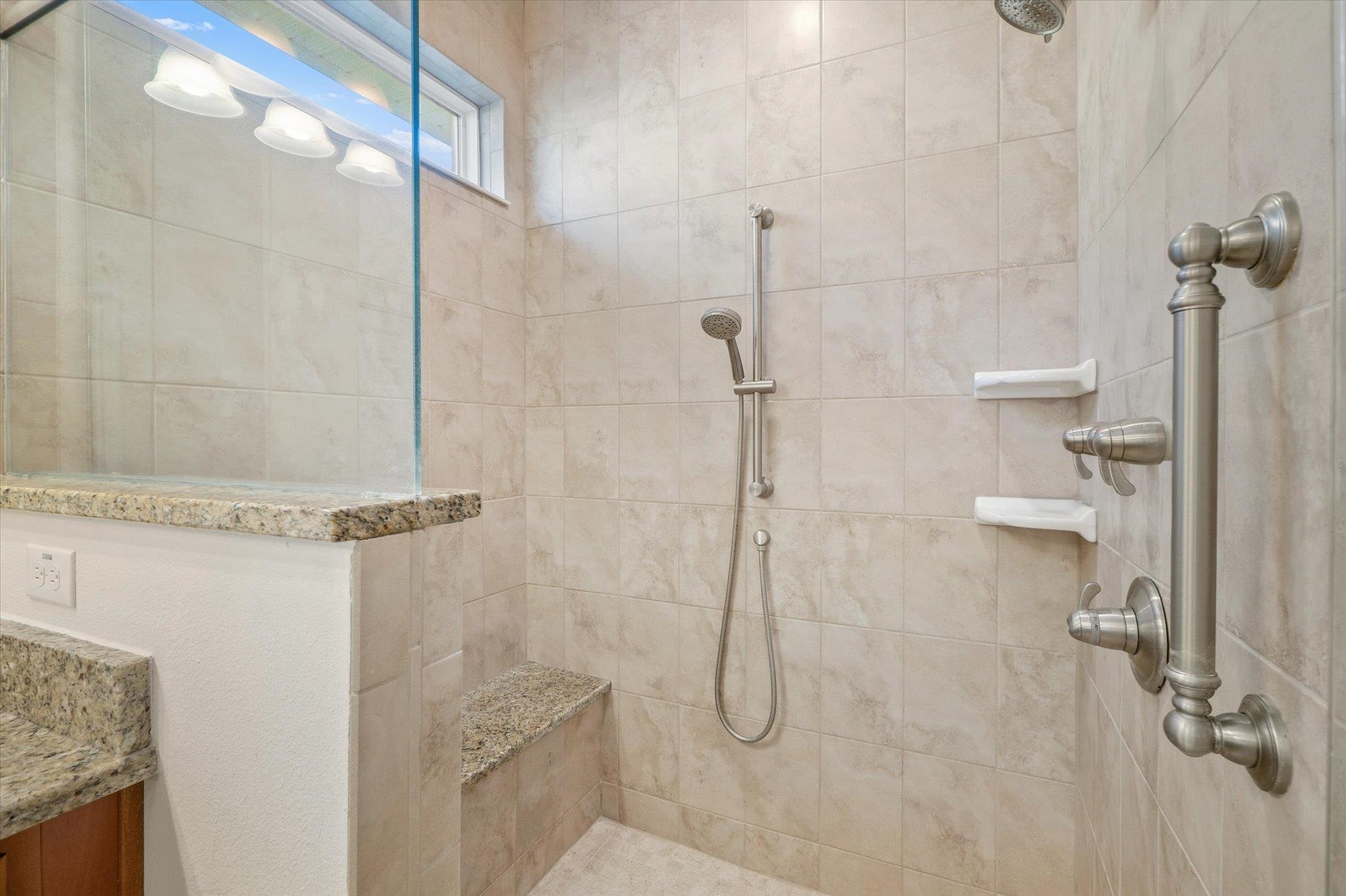 Image 27 of 56 For 76 Park Place Cir