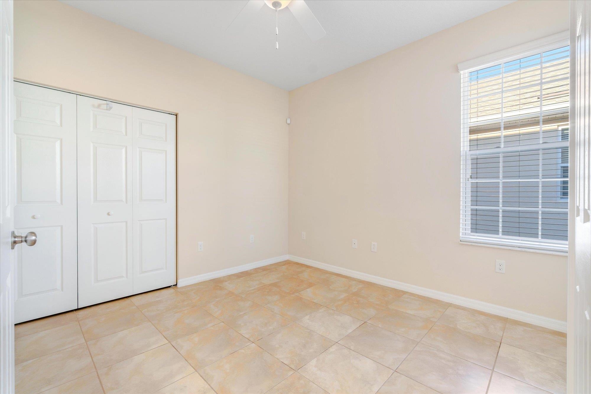 Image 29 of 56 For 76 Park Place Cir