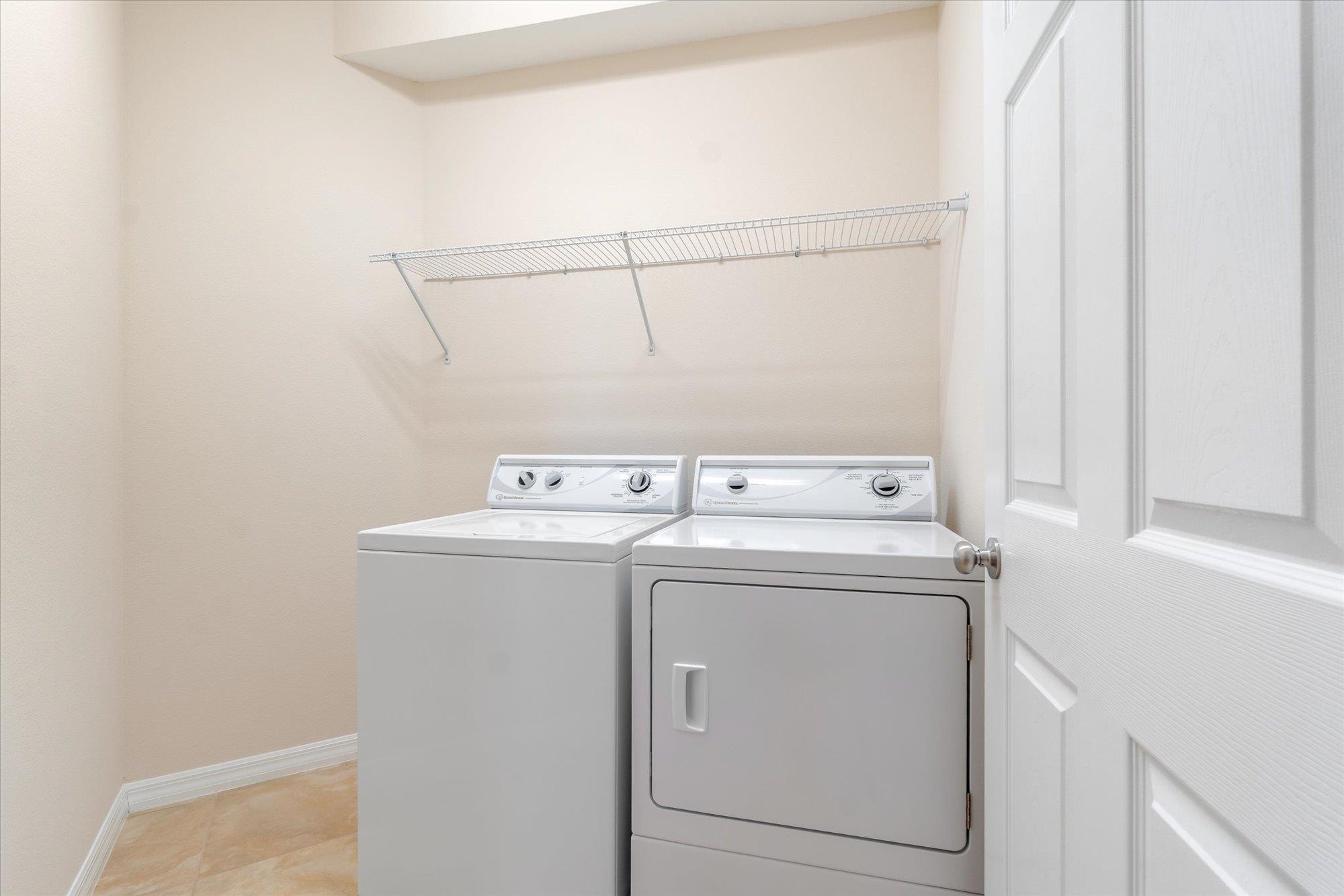 Image 33 of 56 For 76 Park Place Cir