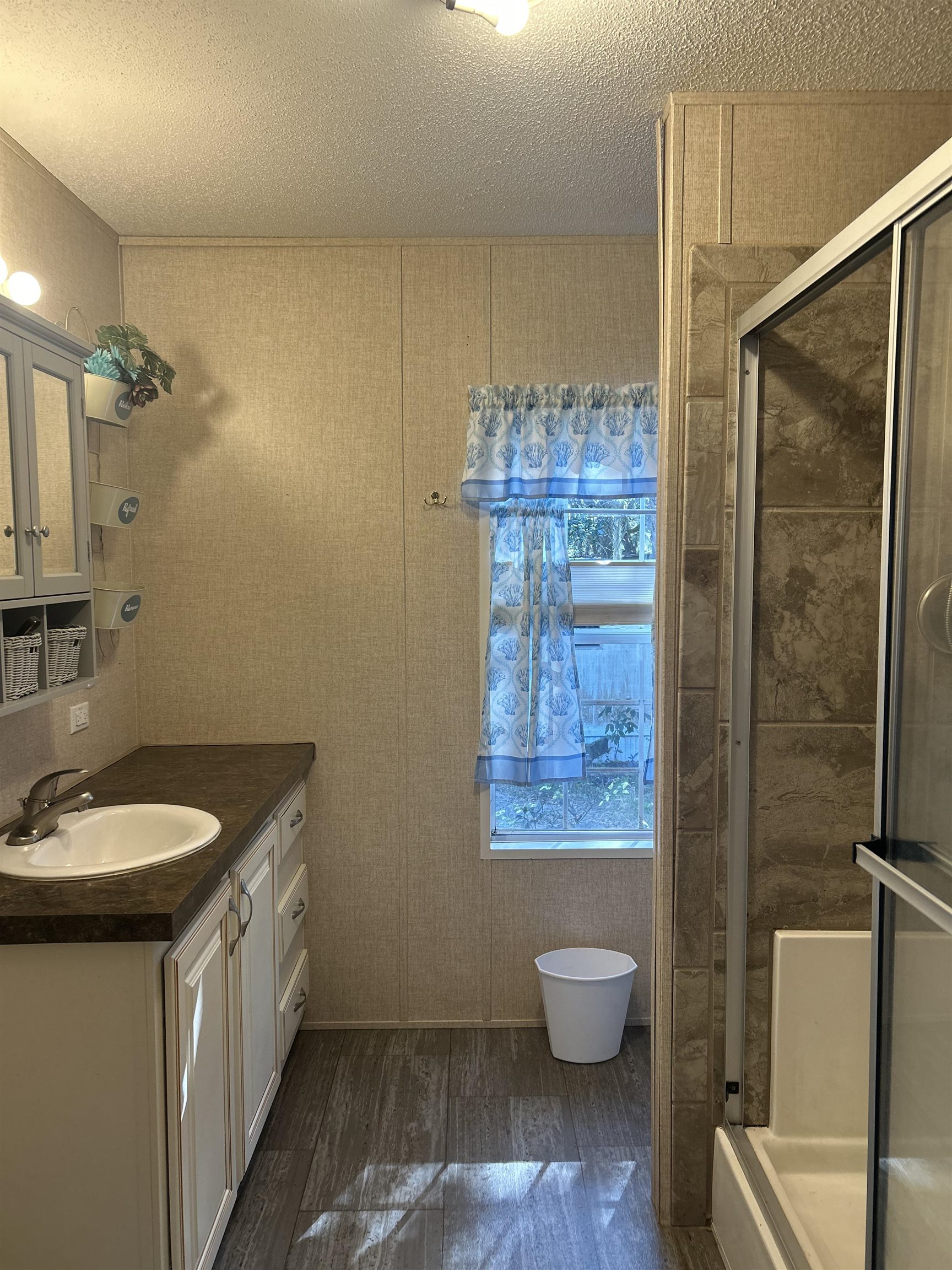 Image 5 of 12 For 207 Navajo St