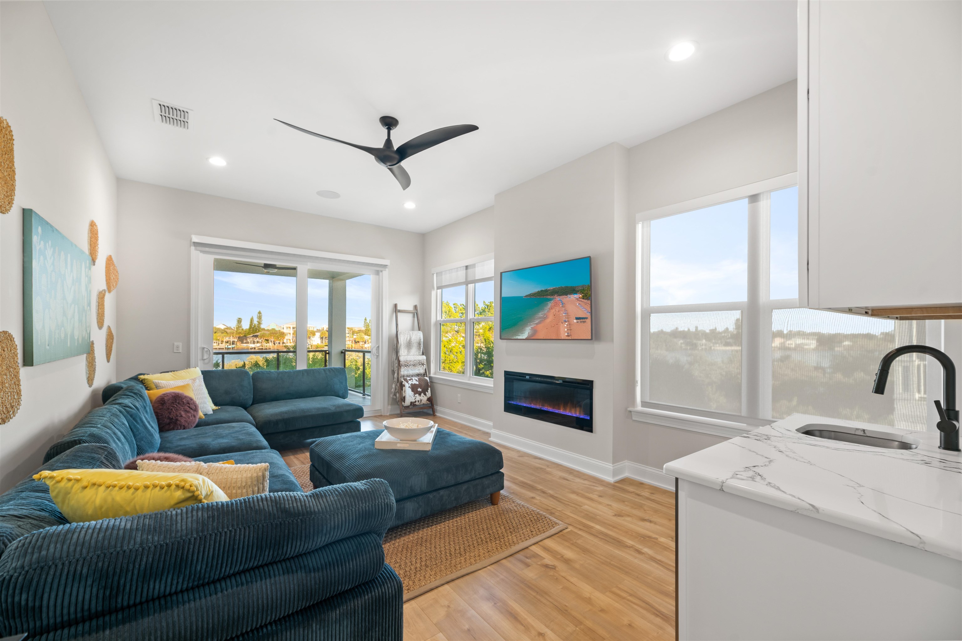 Image 59 of 84 For 2559 Palm Ave