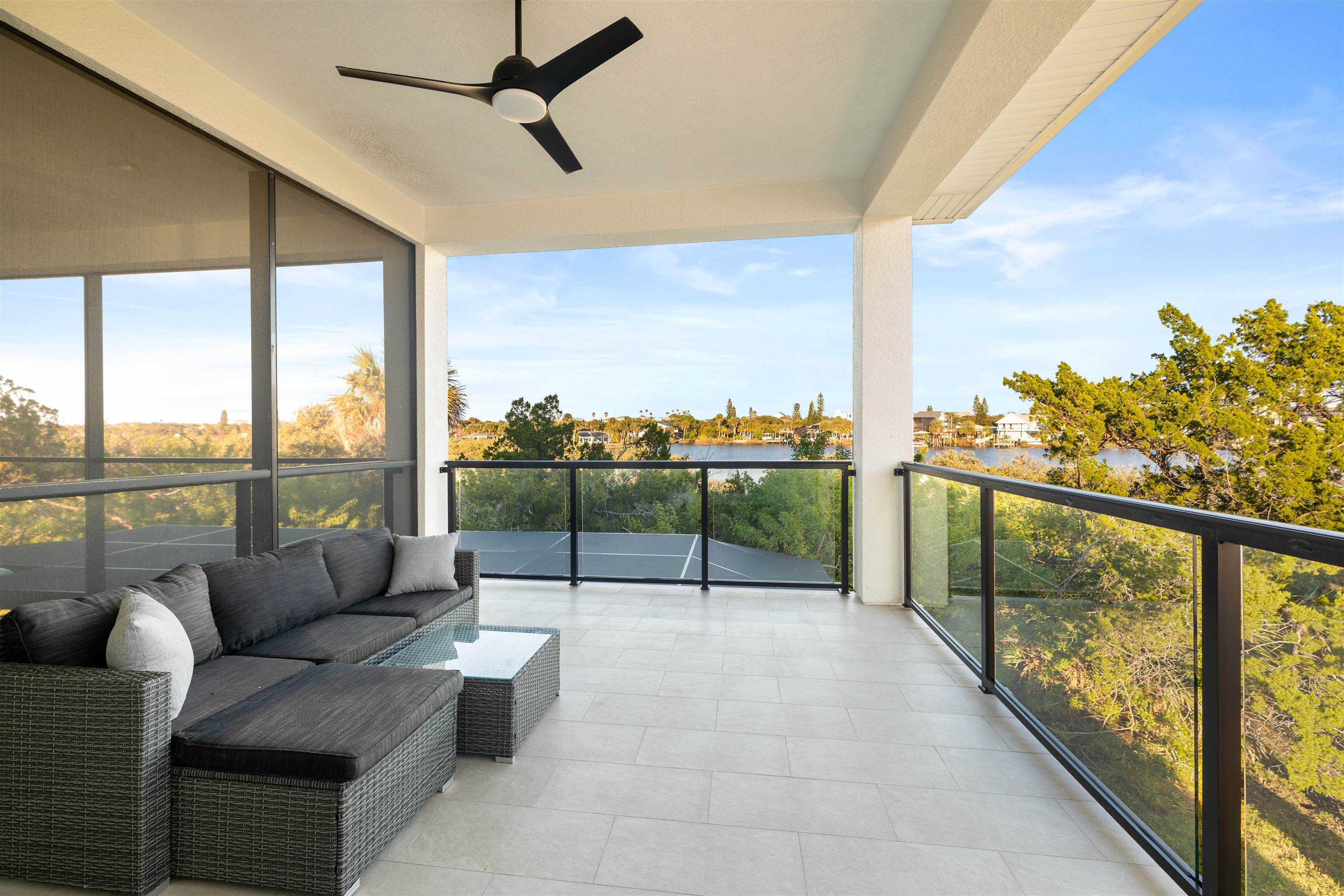 Image 61 of 84 For 2559 Palm Ave