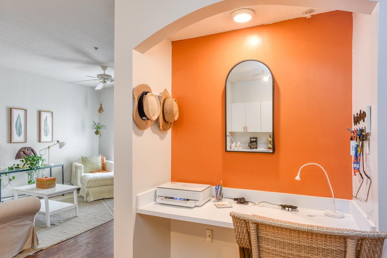 Image 6 of 33 For 605 Fairway Dr  203