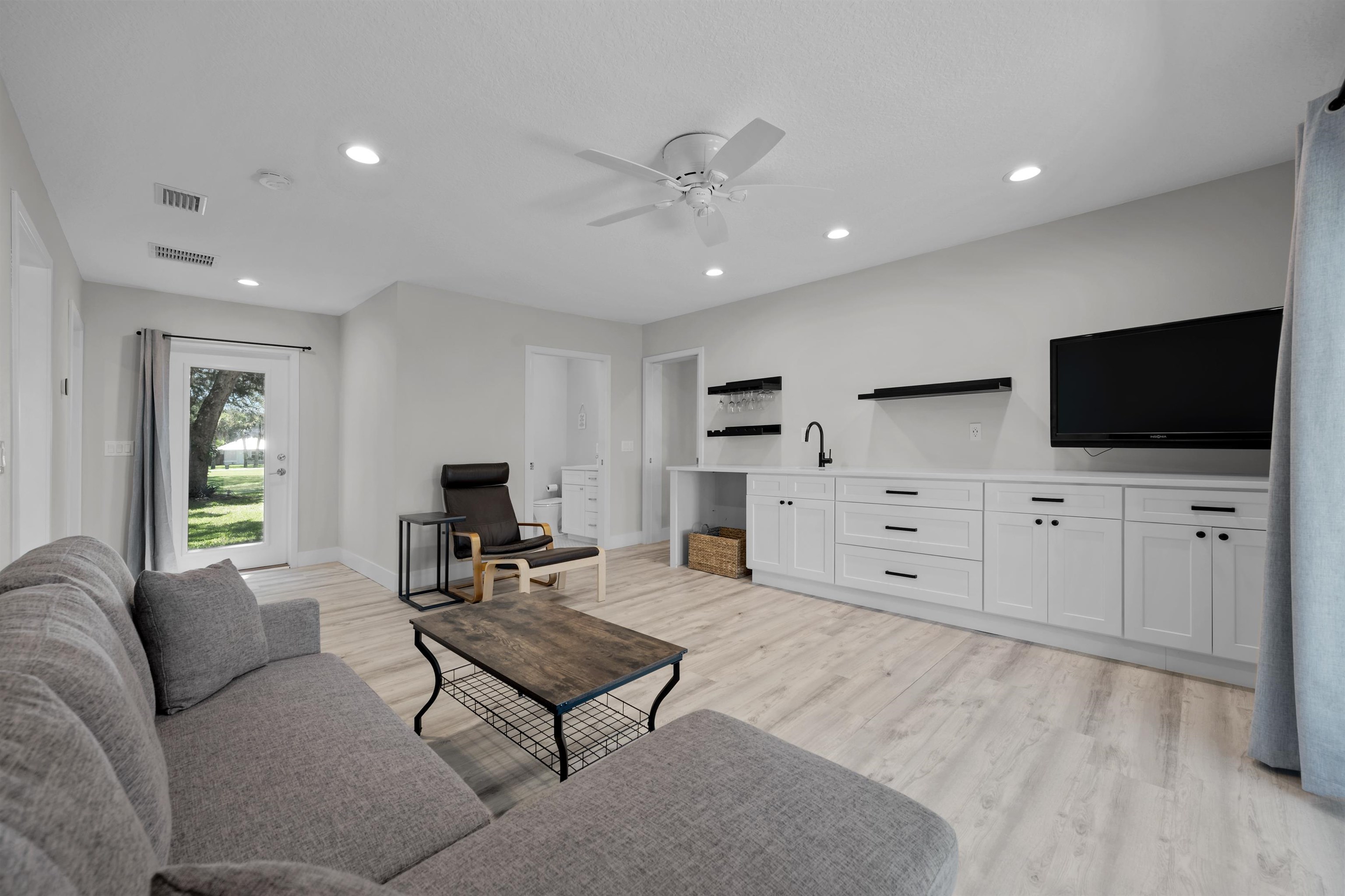 Image 23 of 36 For 5425 Windantide Rd