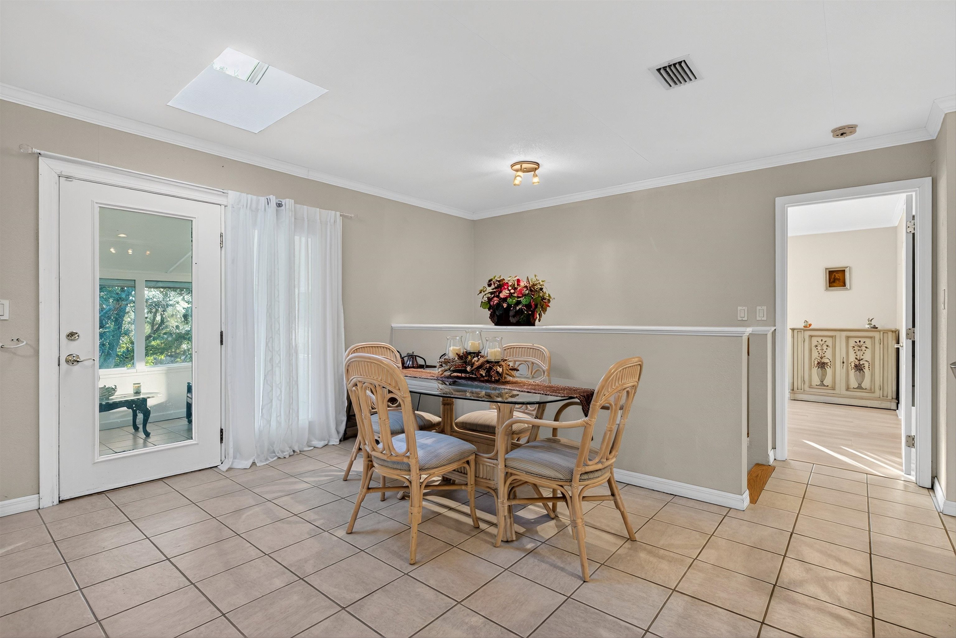 Image 28 of 62 For 229 Dondanville Rd