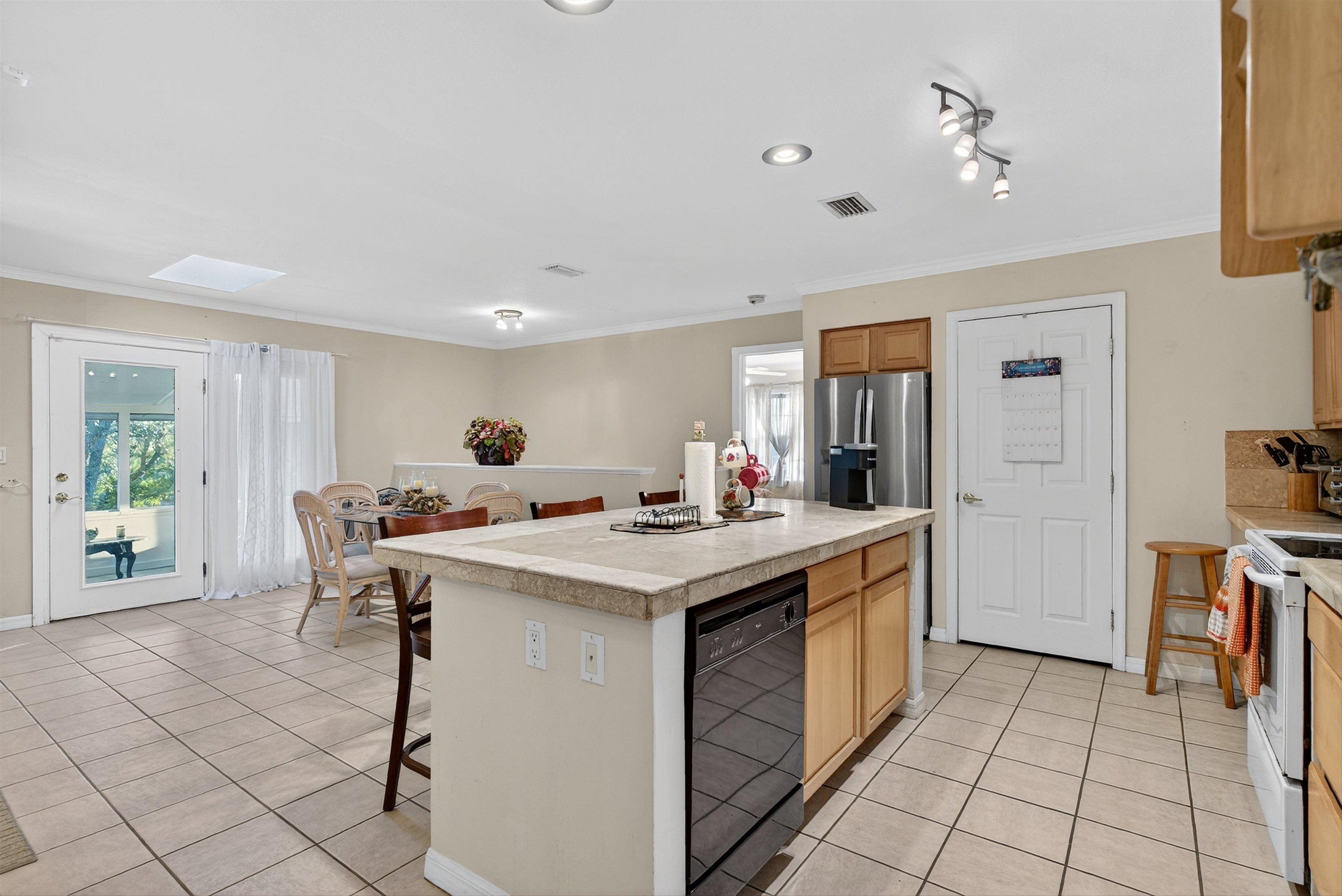 Image 33 of 62 For 229 Dondanville Rd