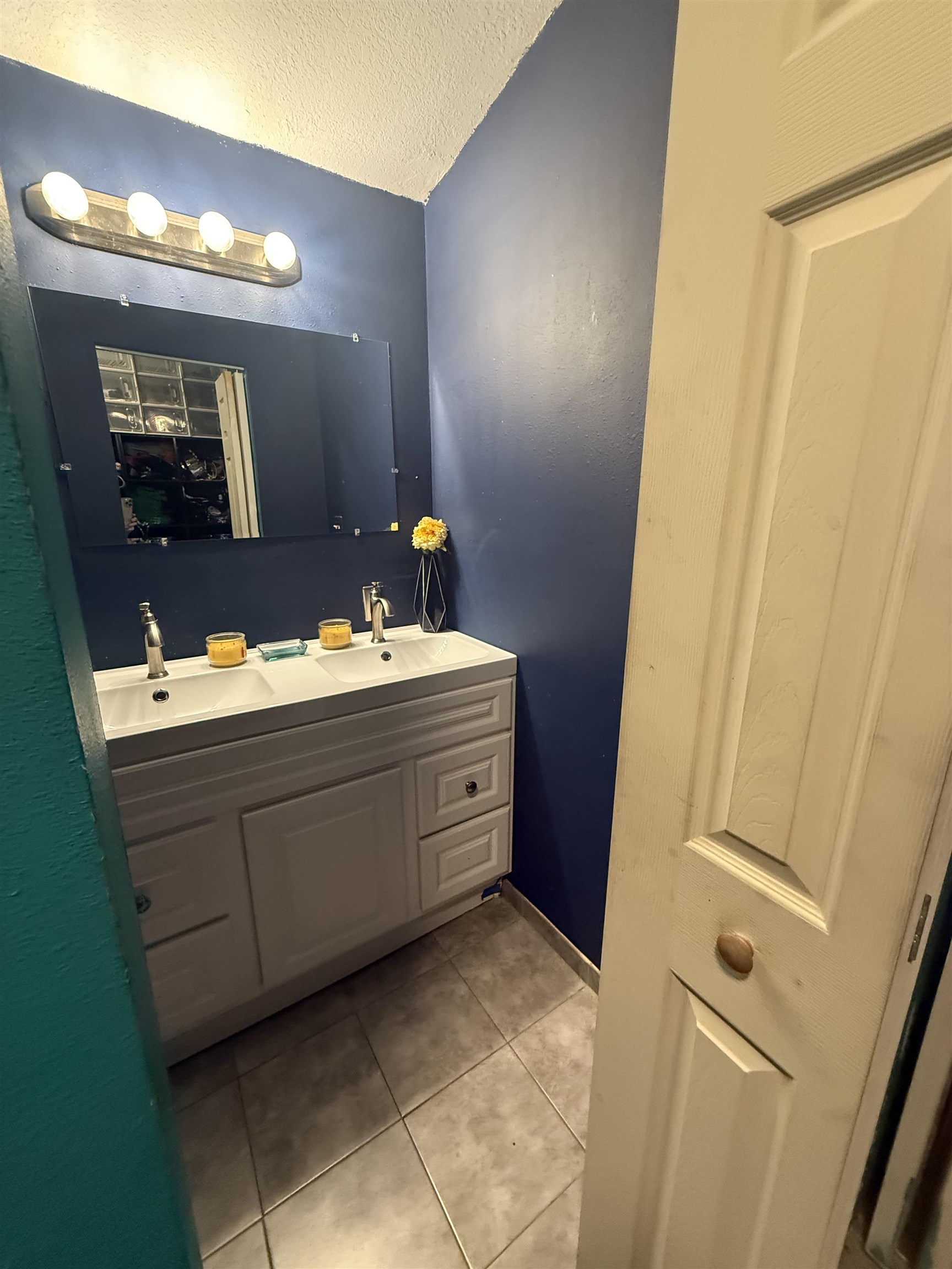 Image 14 of 34 For 300 Westover Circle