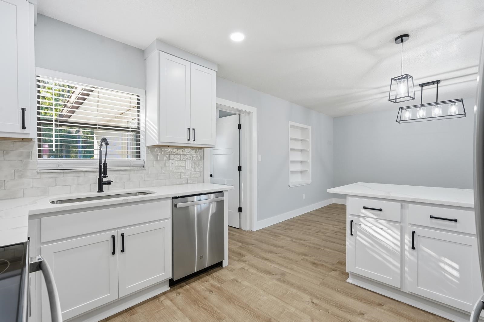 Image 17 of 49 For 341 Alabama Ave