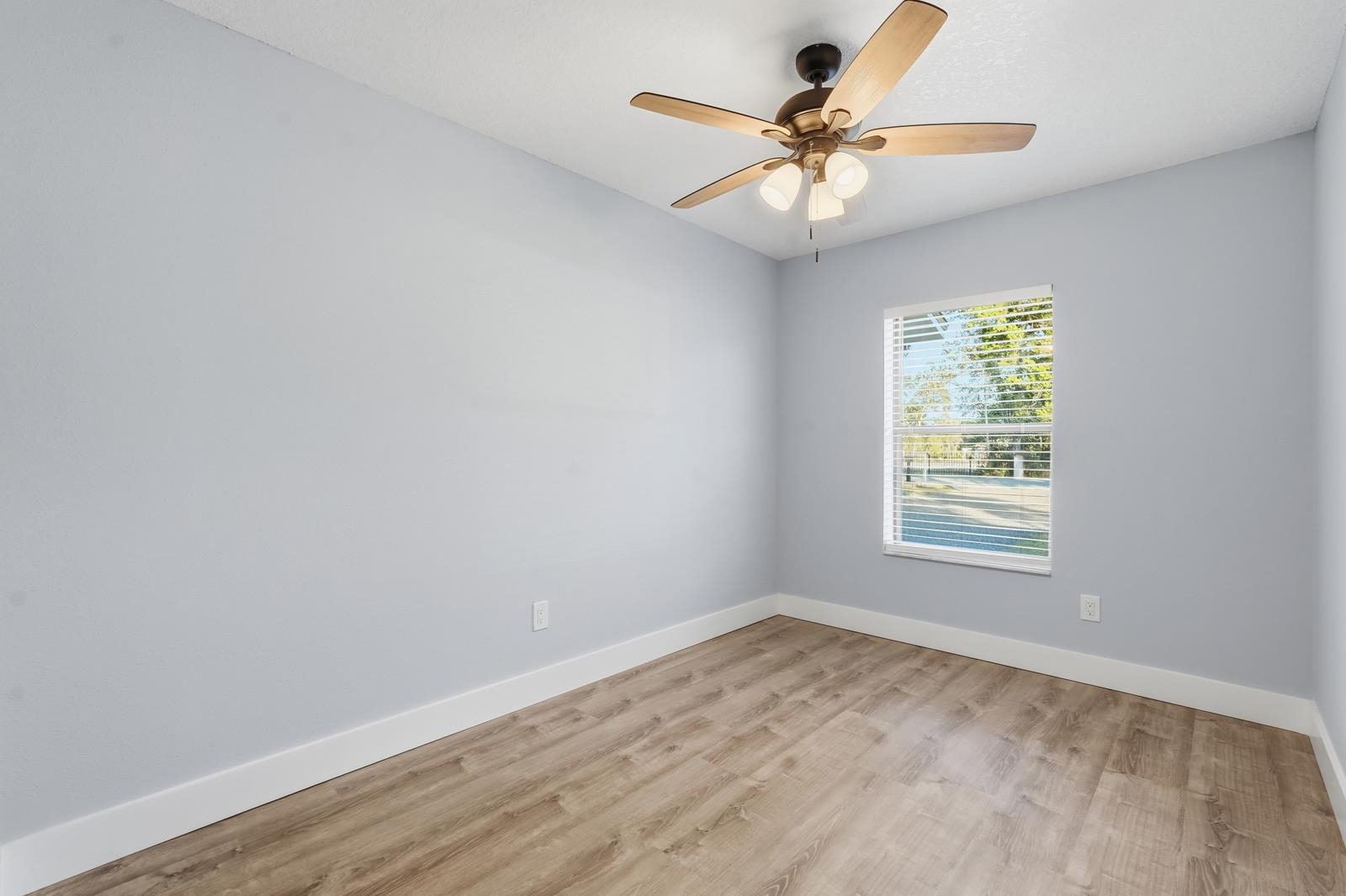 Image 19 of 49 For 341 Alabama Ave