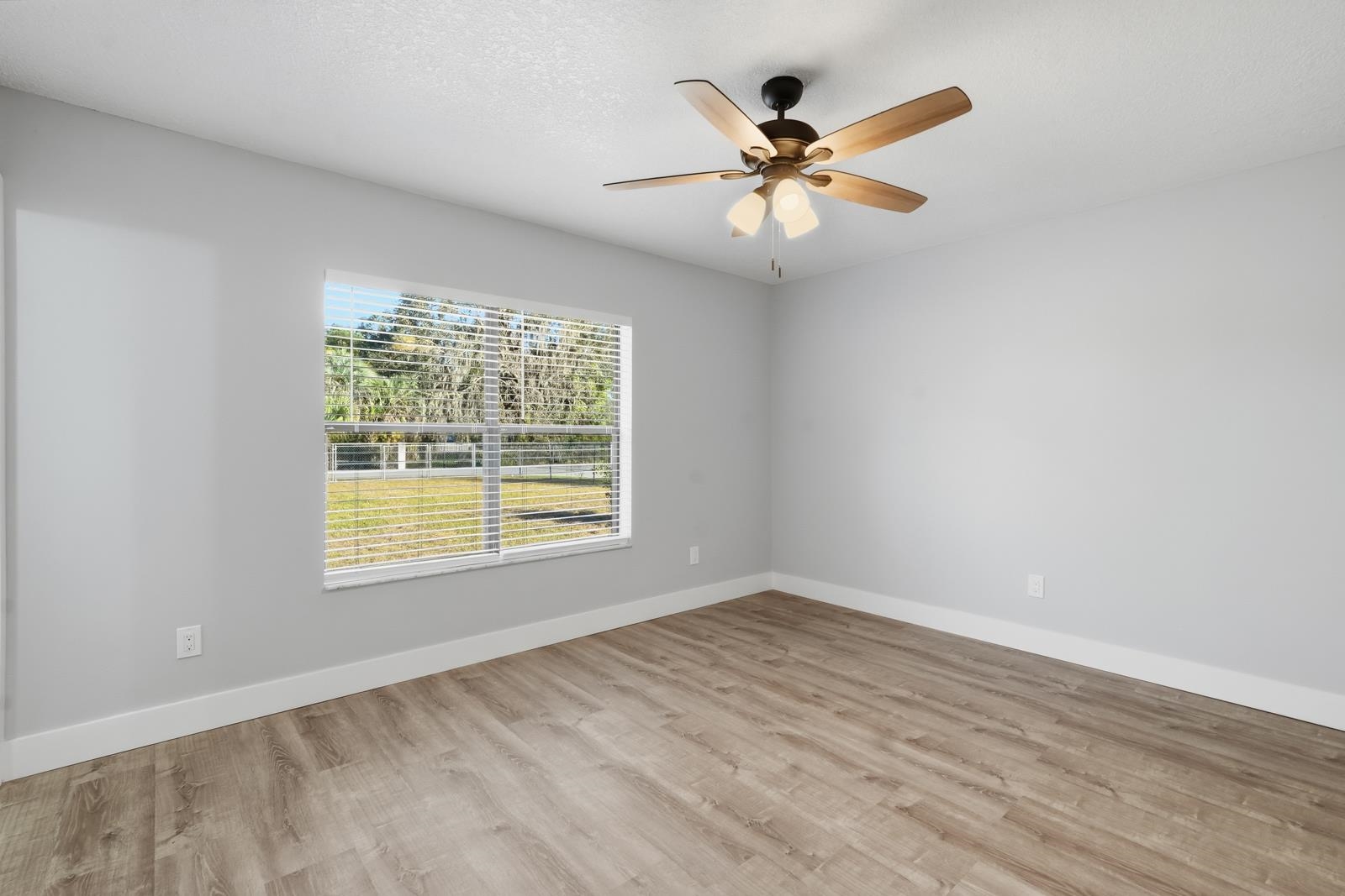 Image 26 of 49 For 341 Alabama Ave