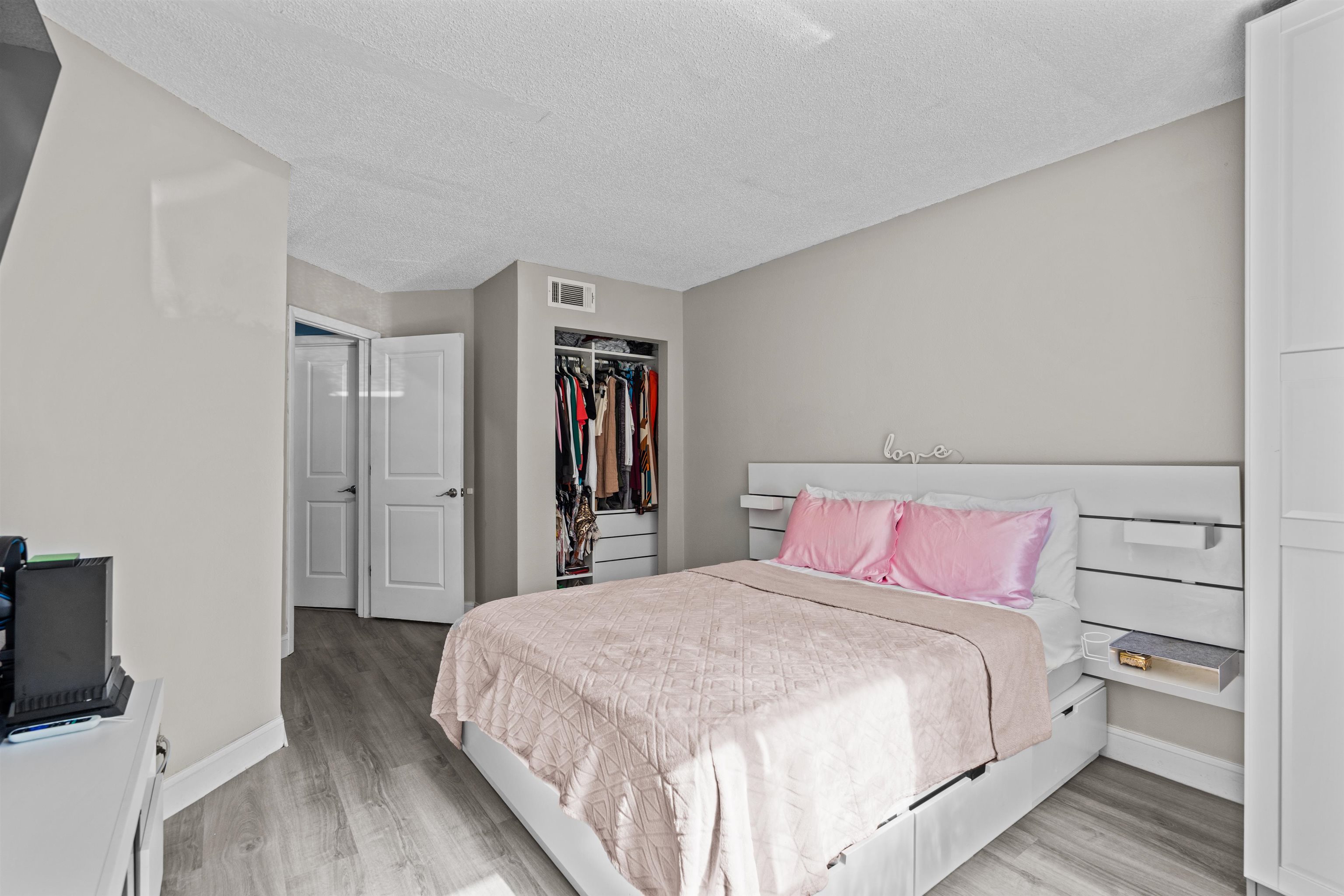 Image 15 of 37 For 1255 F Ponce Island Dr  777