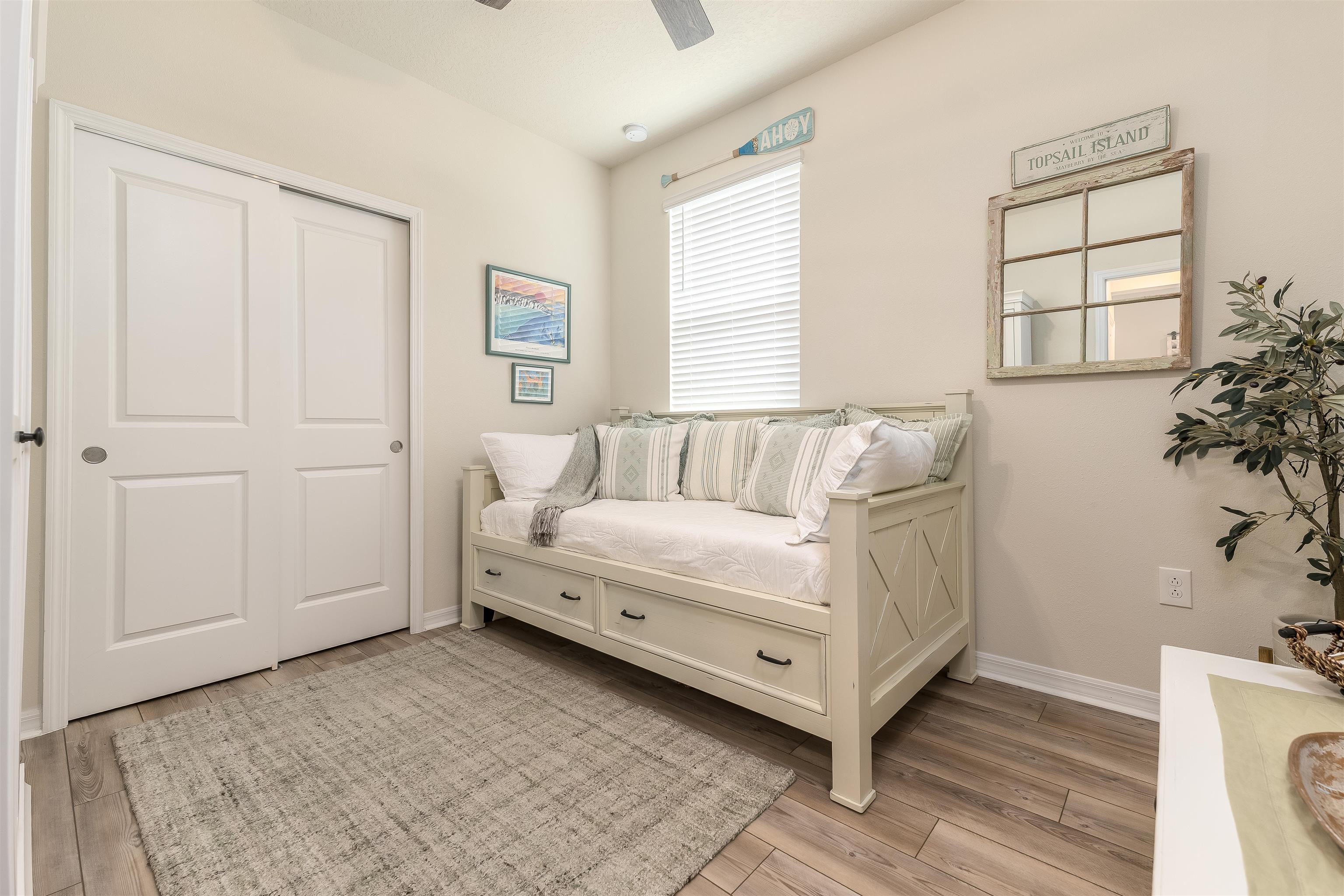 Image 22 of 41 For 760 La Mancha Dr