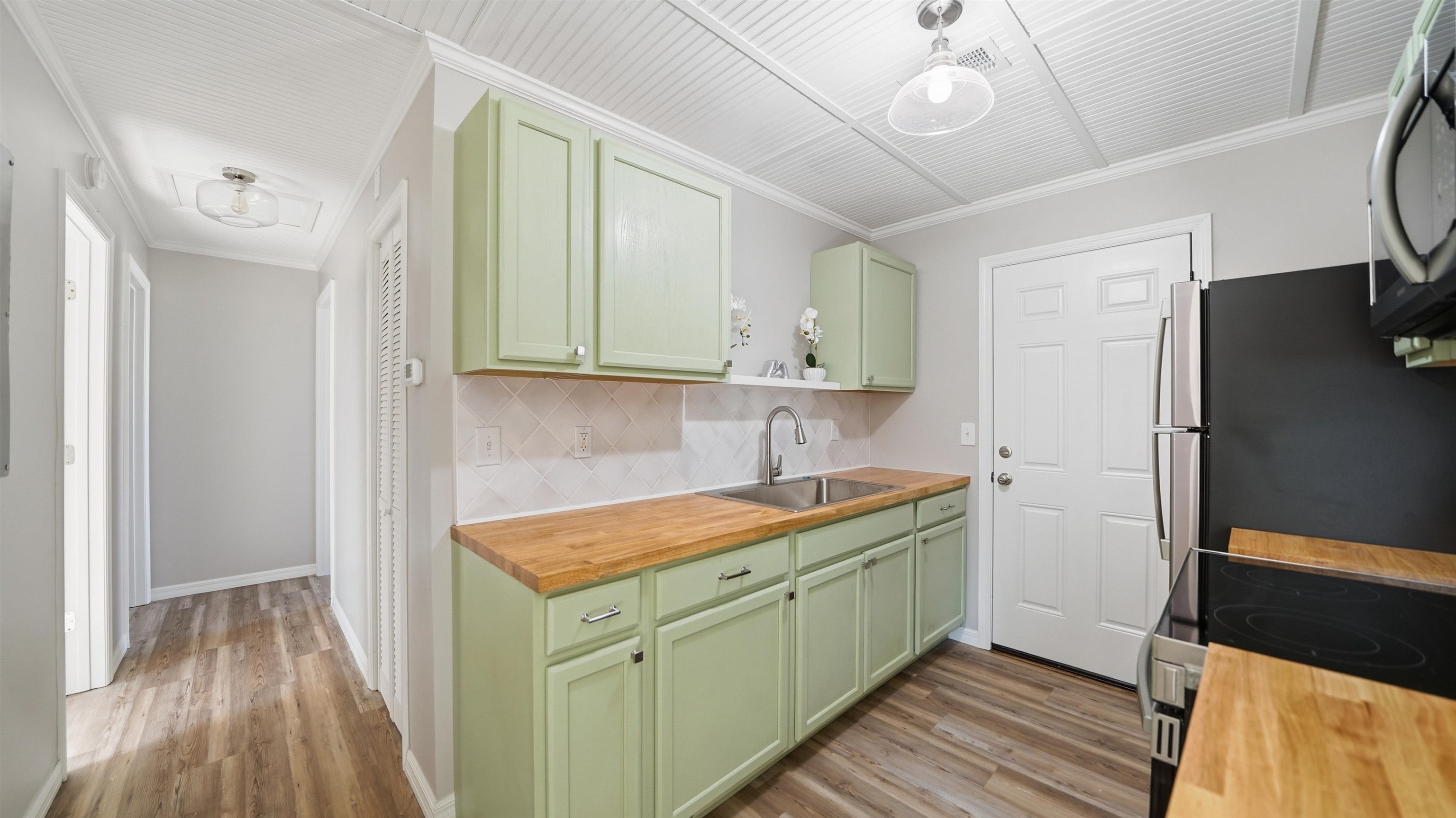 Image 10 of 32 For 811 Hymon Cir