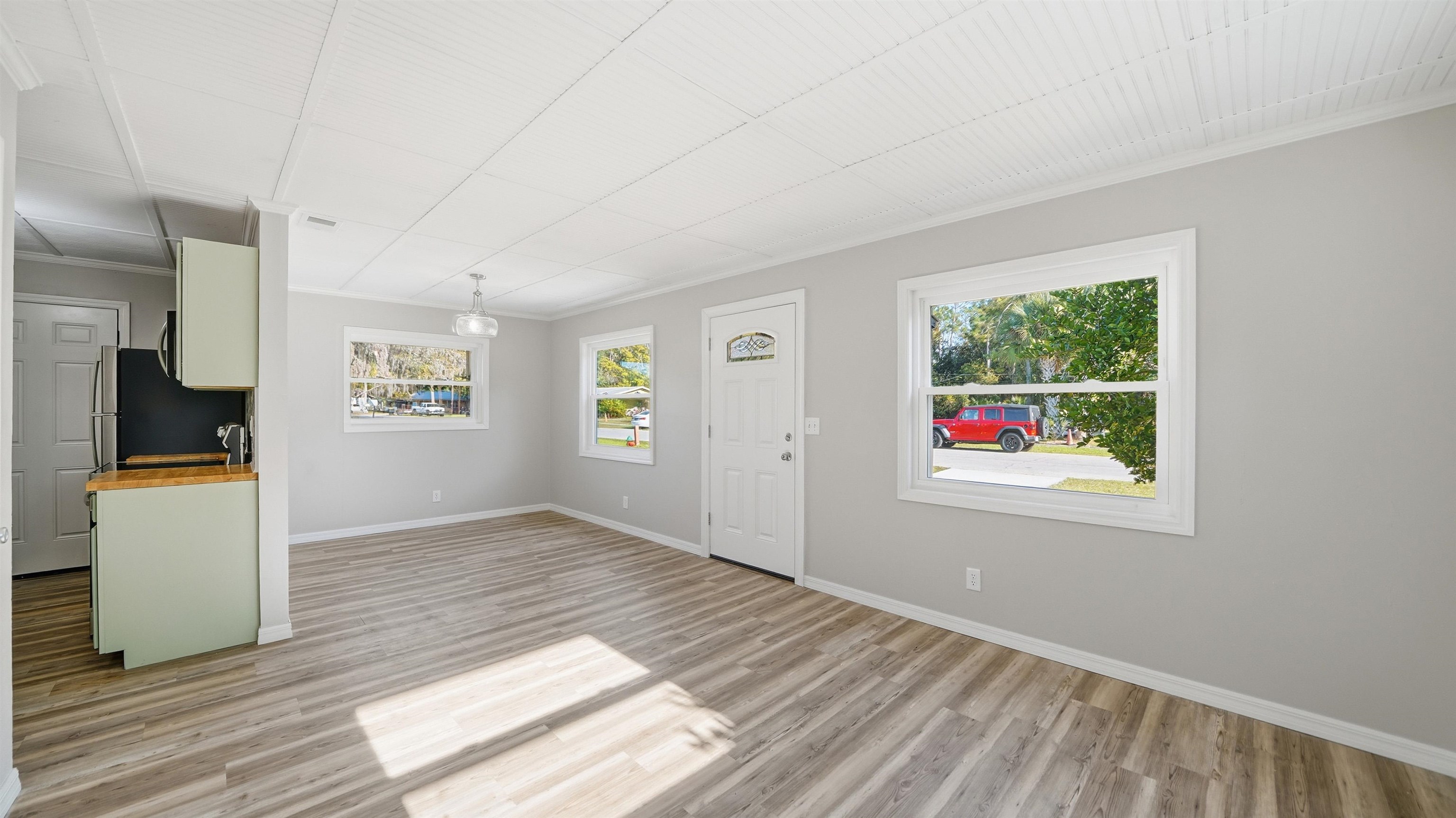 Image 4 of 32 For 811 Hymon Cir