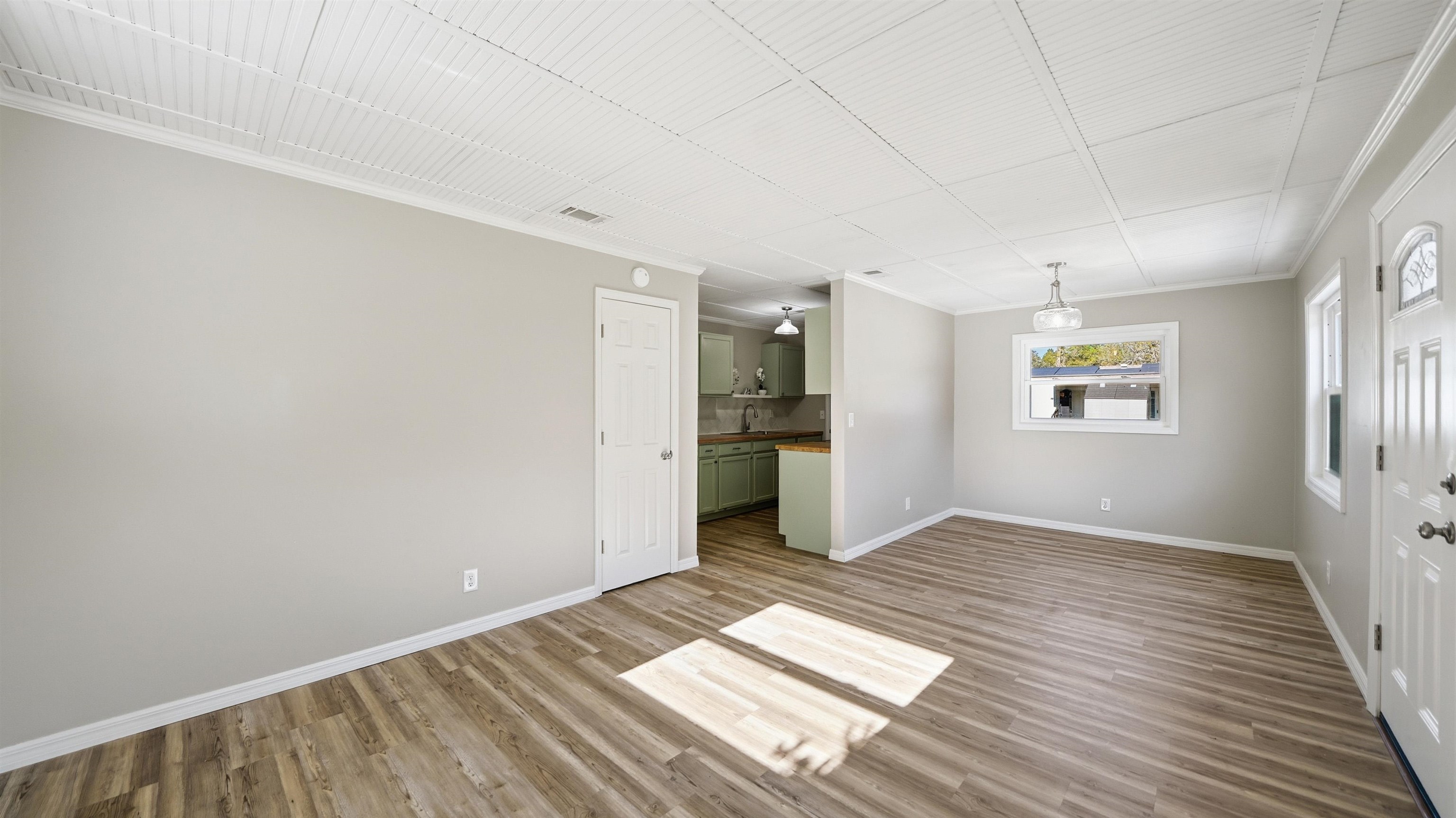 Image 5 of 32 For 811 Hymon Cir